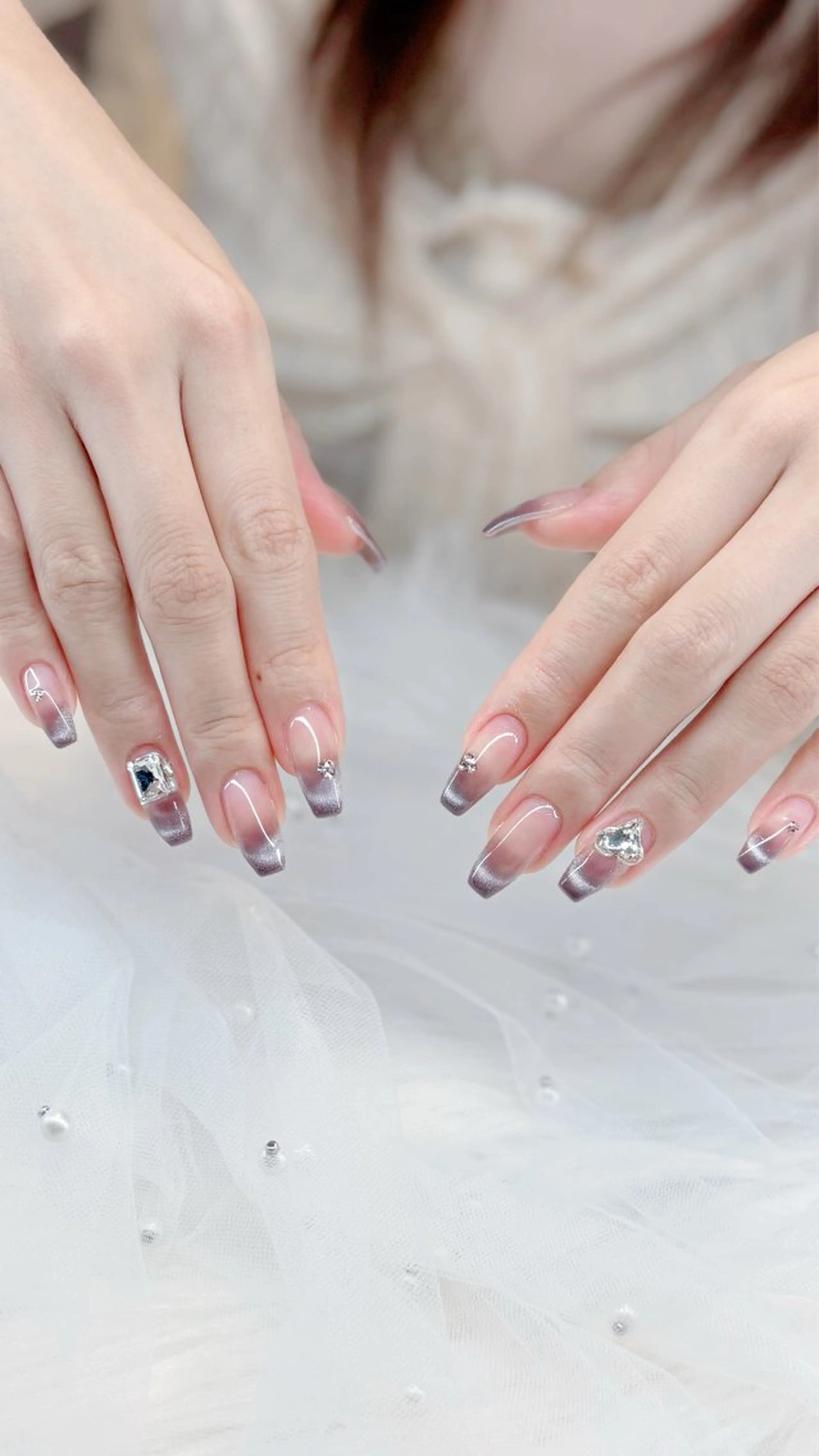 ネイル フレンチネイル キラキラネイル マグネットネイル マグネットフレンチ ワンホンネイル ハンドネイル ぷりゅねる 心斎橋のネイルデザイン