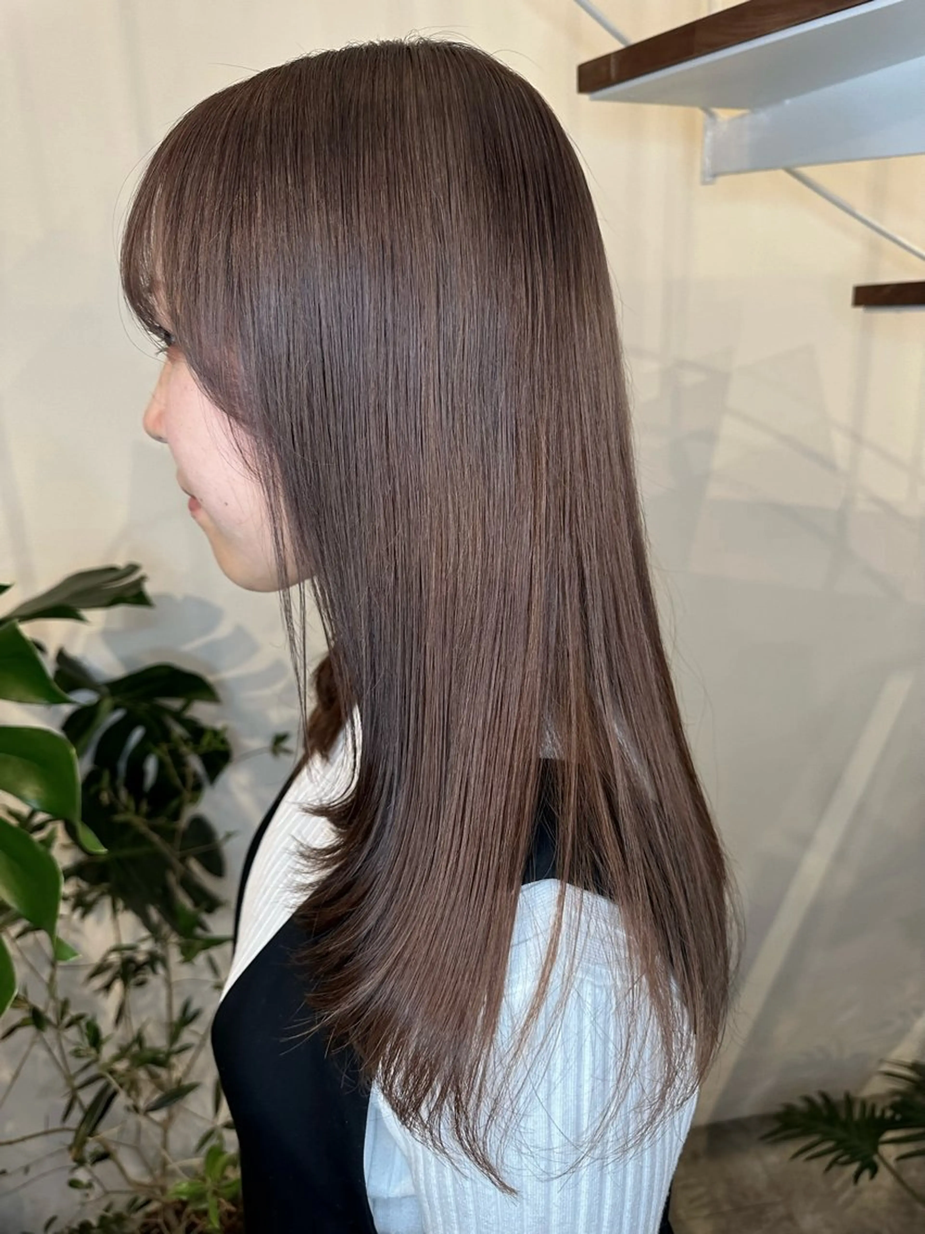 ミディアム カラー アッシュ ベージュカラー ブリーチ ケアブリーチ ケアカラー 堀江/レイヤーカット 𝒀𝑼𝑻𝑶のヘアスタイル