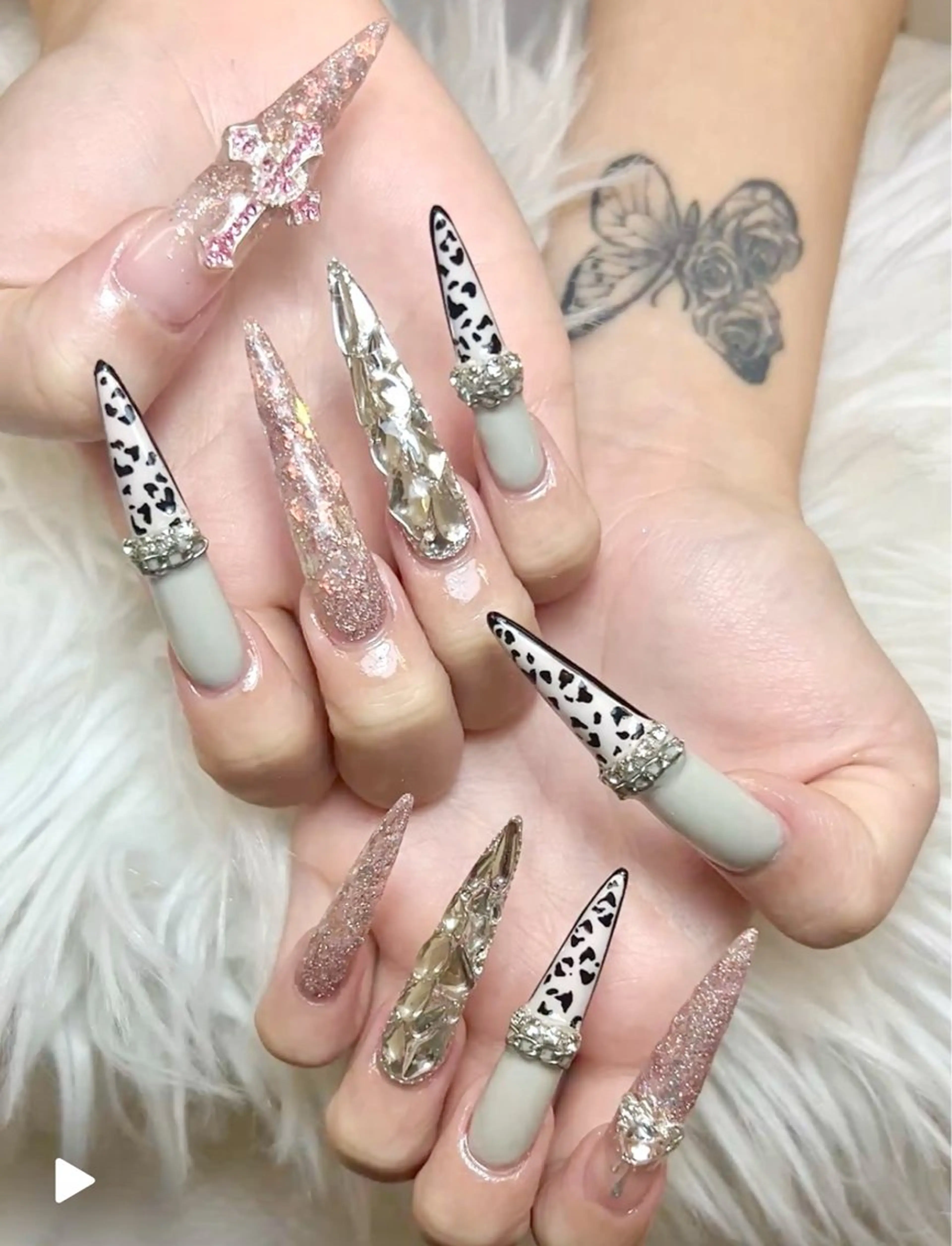 ネイル アートネイル オーロラネイル チークネイル 長さ出し フットネイル ハンドネイル ハンドケア Noiranail_ studio川越西口のネイルデザイン