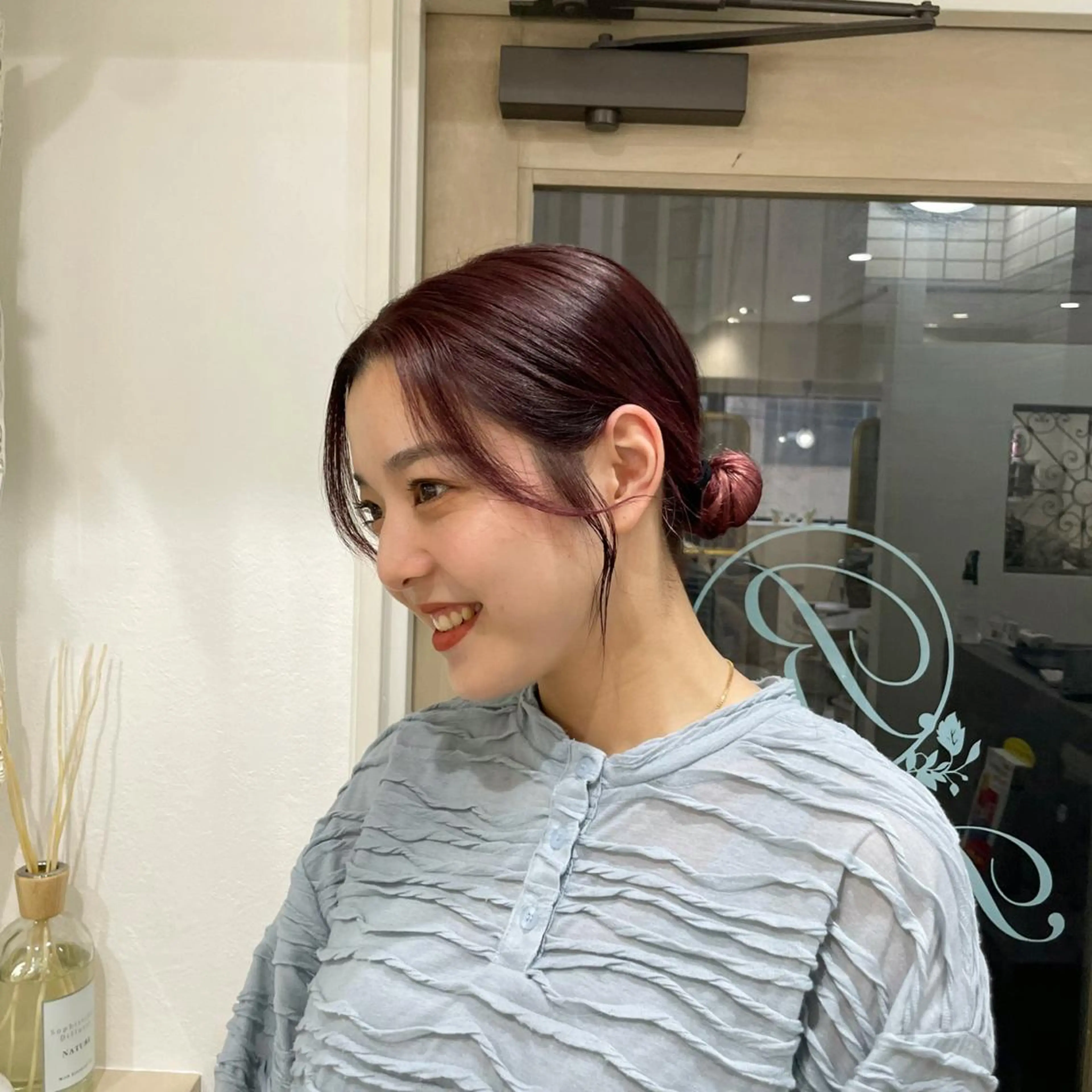 ミディアム カラー ブリーチ ブリーチなしカラー レッドカラー ミルクティーベージュ /三村克彦のヘアスタイル