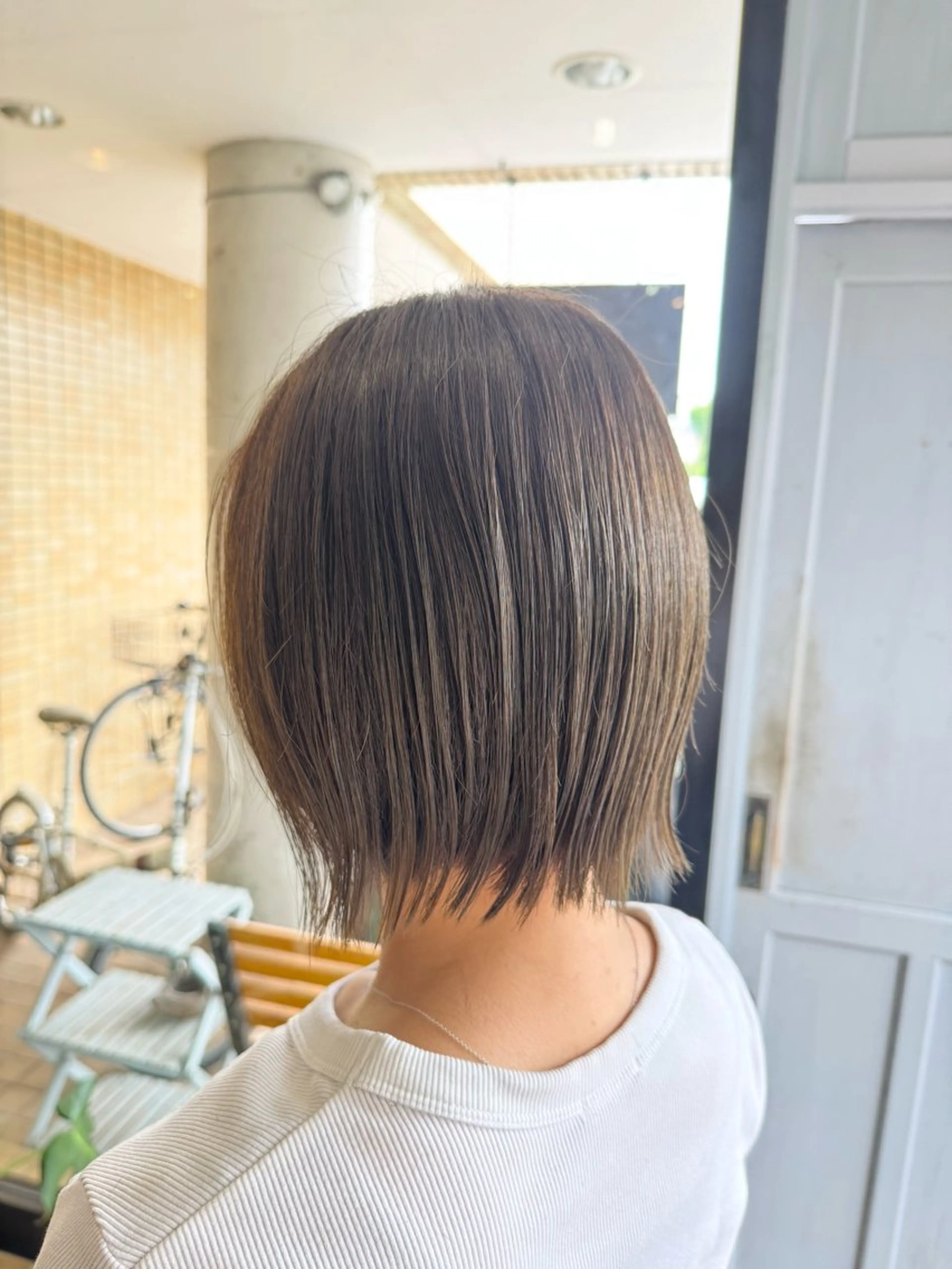 ショート カラー グレージュ オリーブグレージュ オリーブグレー カット ヘアカラー トリートメント ツキダテ ユイのヘアスタイル