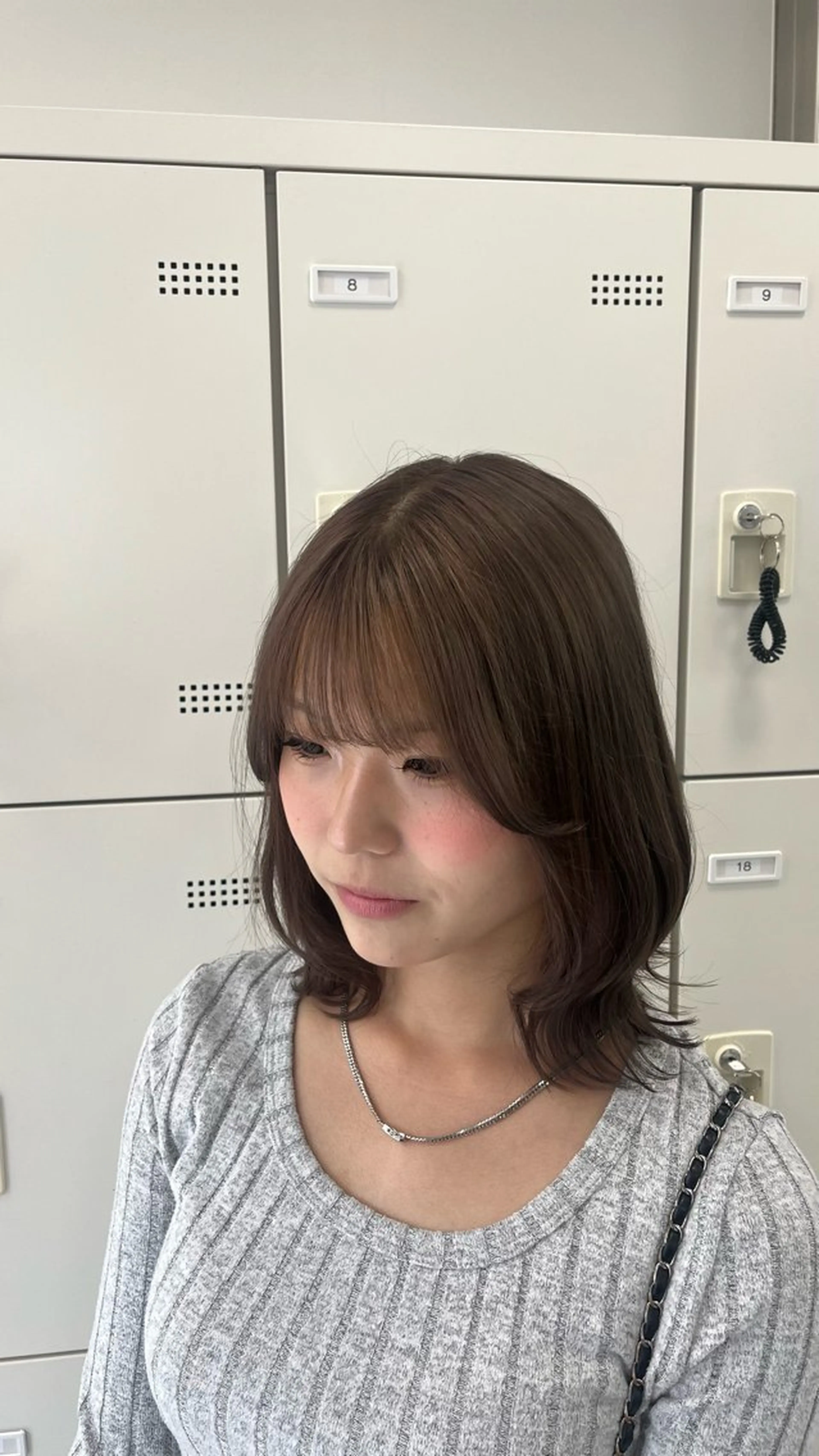 ミディアム カラー 🖤ハイトーン× レイヤー🖤SARAのヘアスタイル