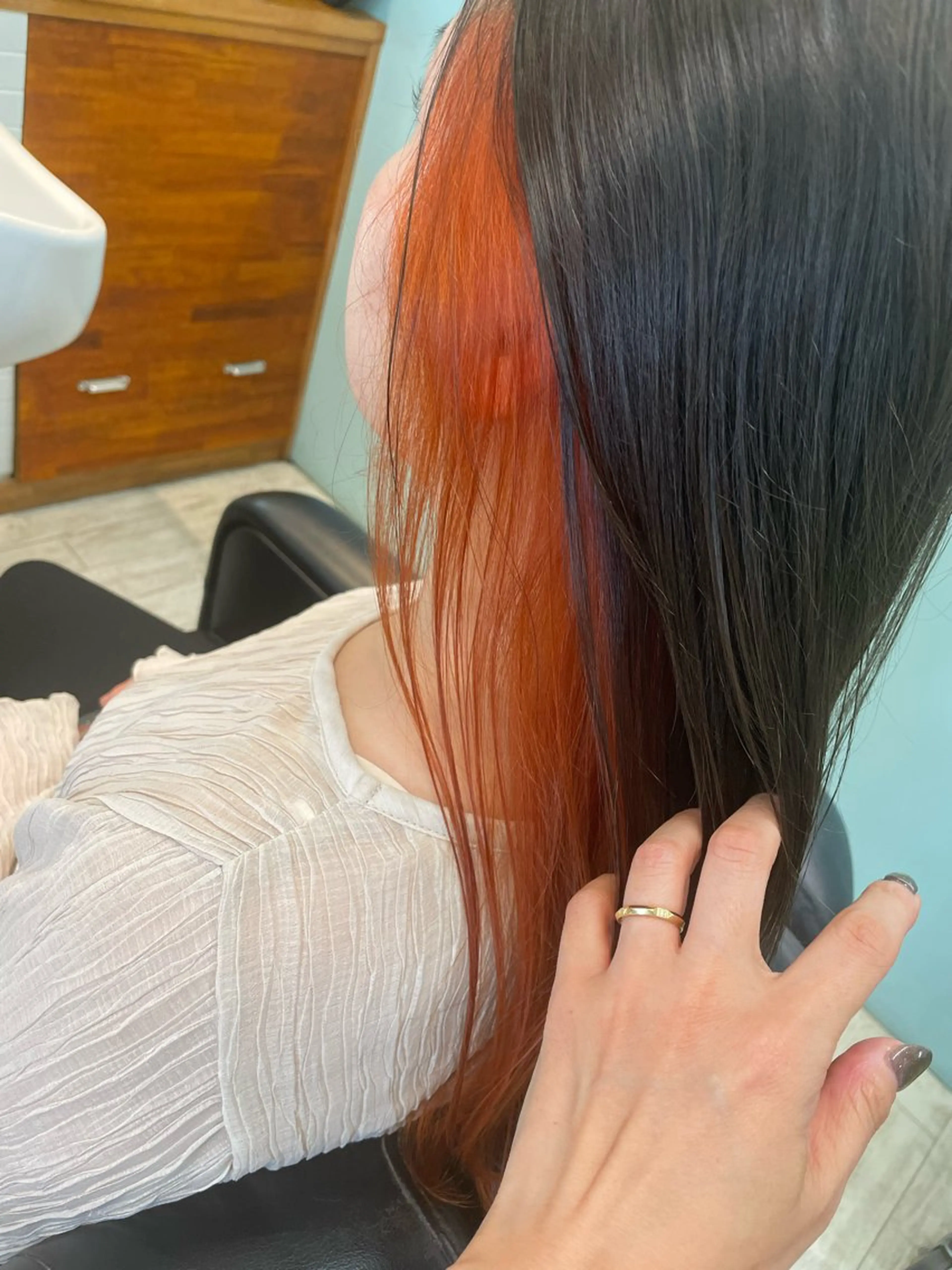 セミロング カラー ブリーチ インナーカラー 通い続けられるサロン ママ美容師　明日香のヘアスタイル