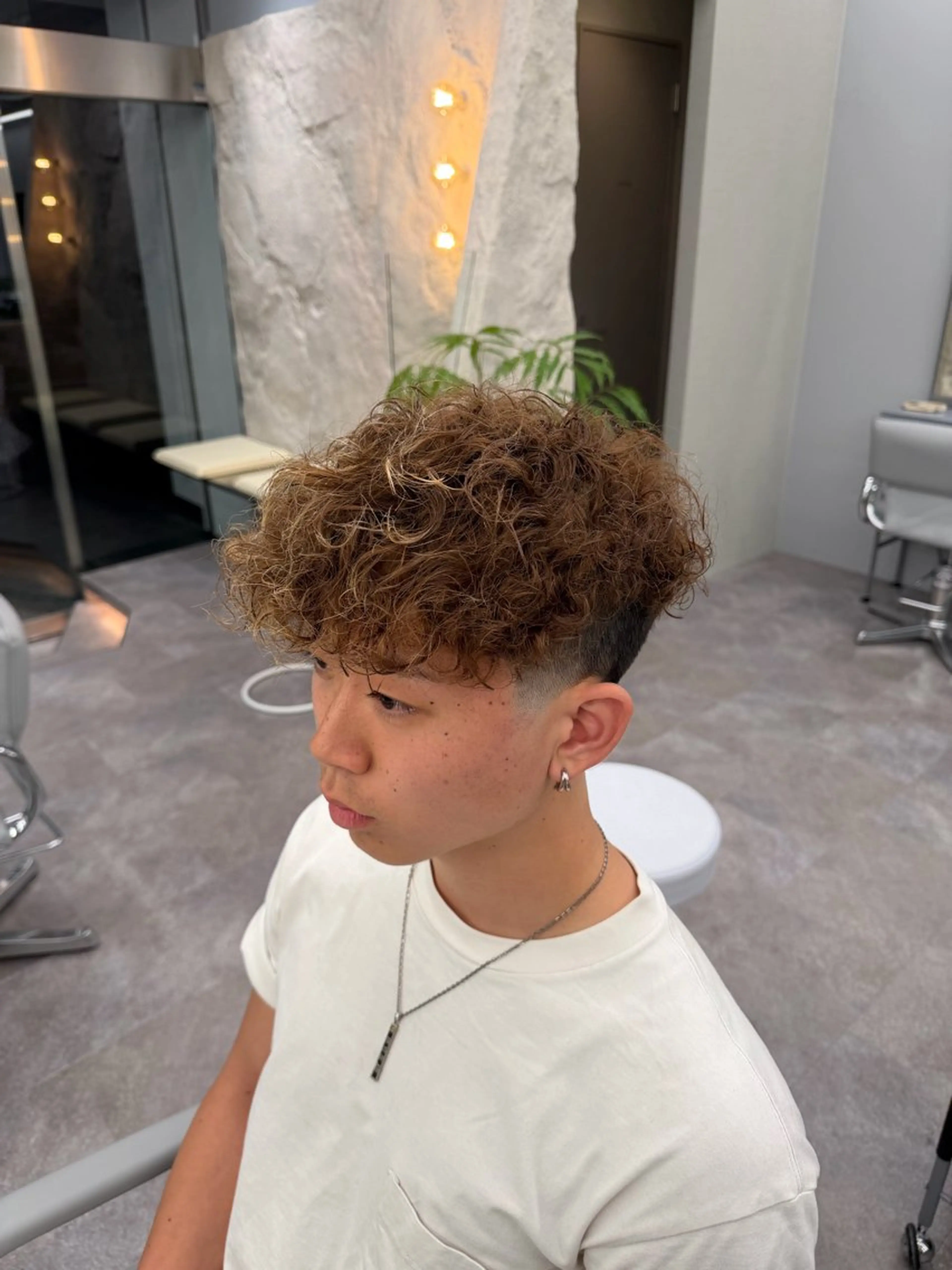 カラー パーマ メンズ スペインカール カット ヘアカラー パーマ 有川 大樹のヘアスタイル