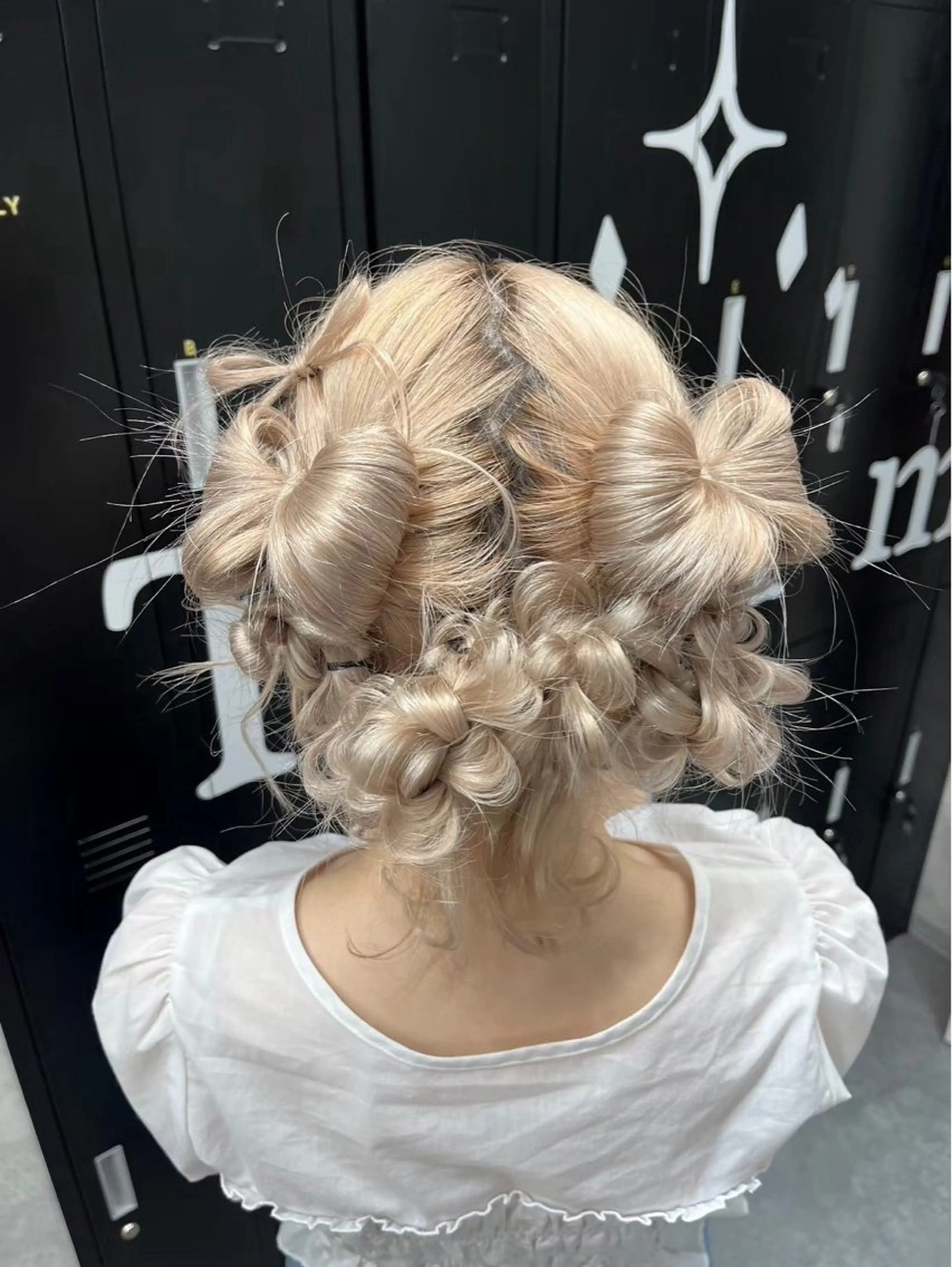 ロング カラー ヘアアレンジ ブリーチ ケアブリーチ ハイトーンカラー メンズウルフ🐺♡ ブリーチ♡ヘアメ🎀のヘアスタイル