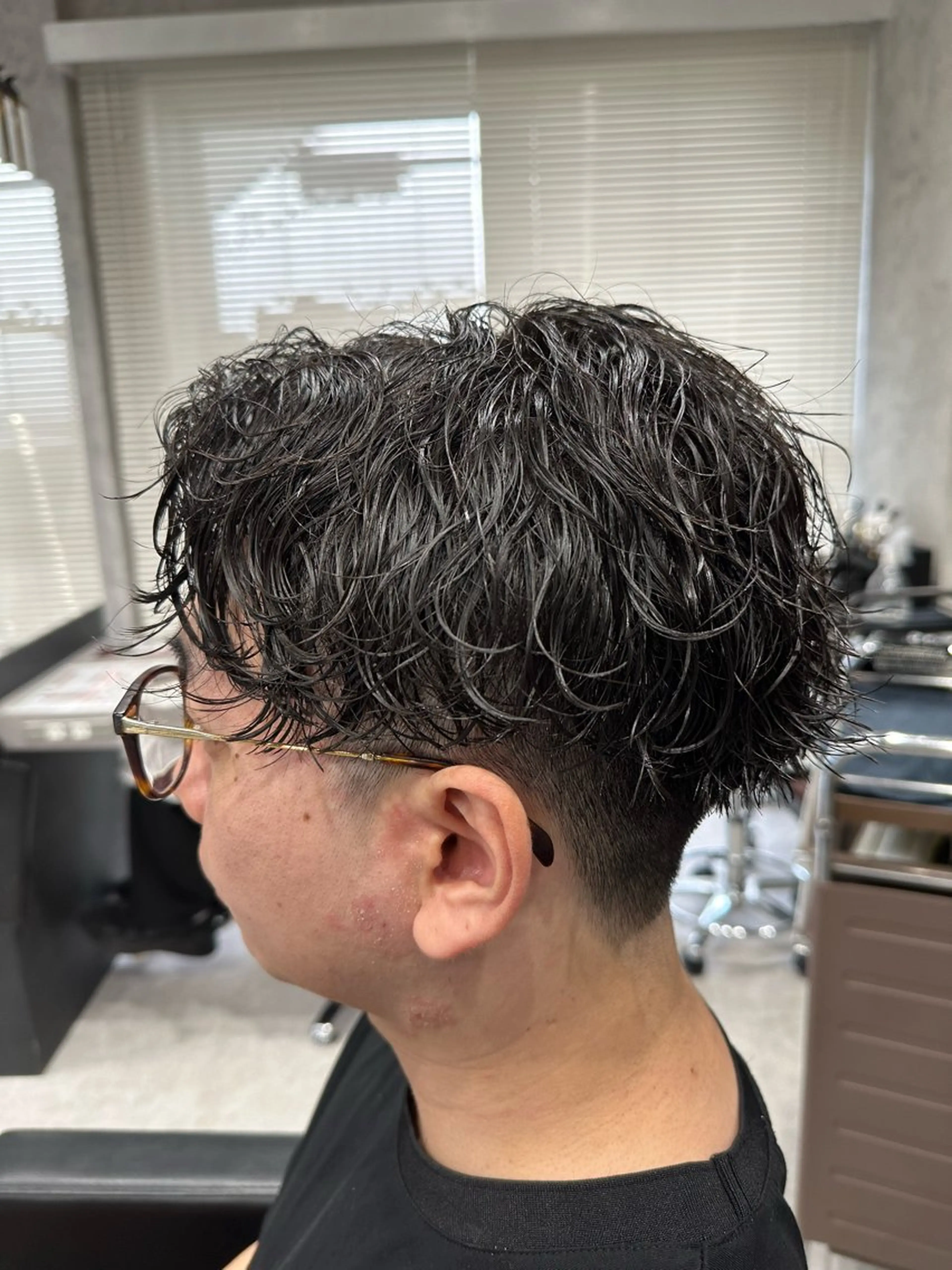 ショート パーマ メンズ メンズパーマ 波巻きパーマ スパイラルパーマ ユウ🪄 パーマ指名No1のヘアスタイル