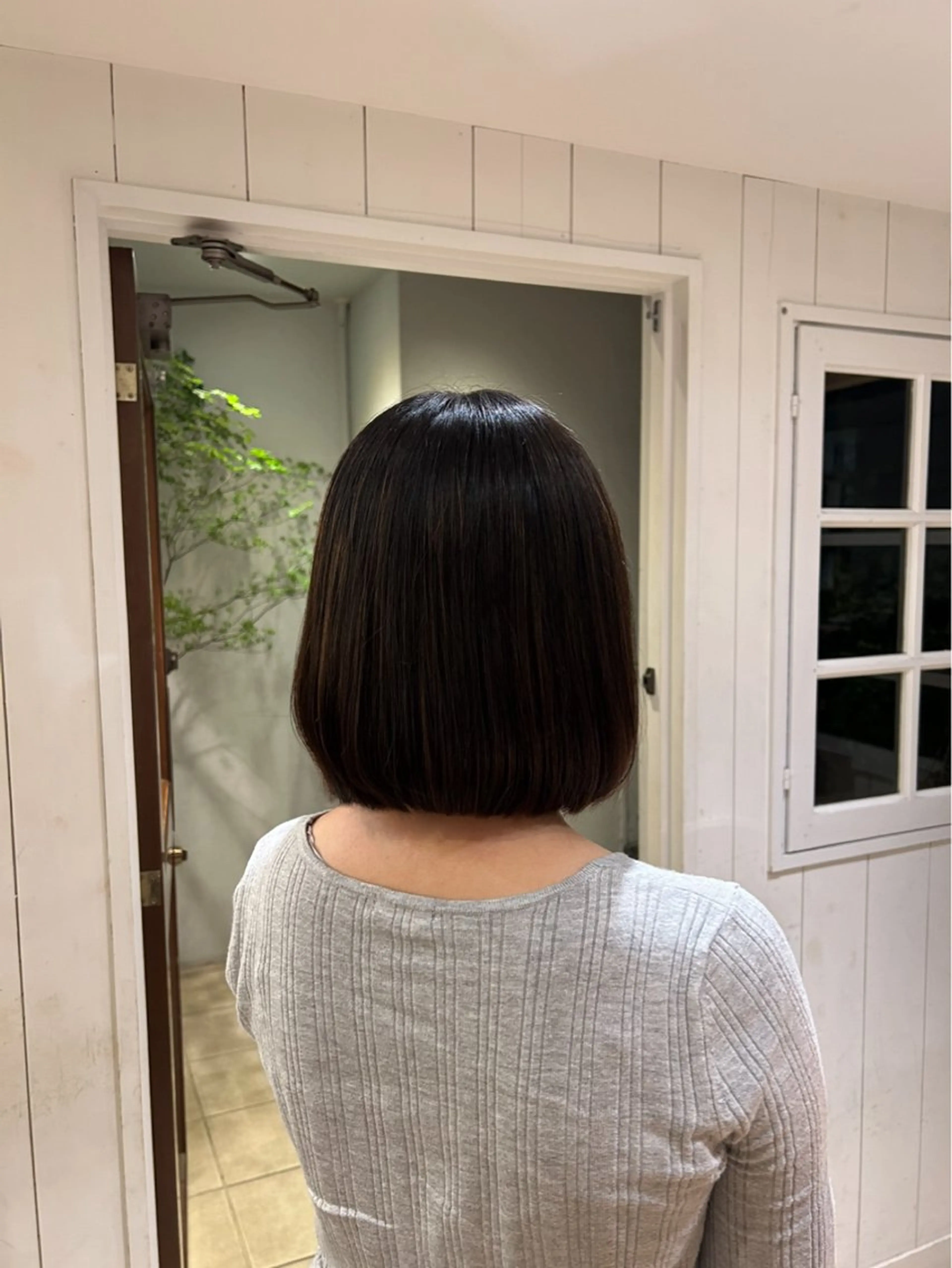 ショート ボブ 顔周りカット yusa🌿‬レイヤ ー/赤みなしカラーのヘアスタイル