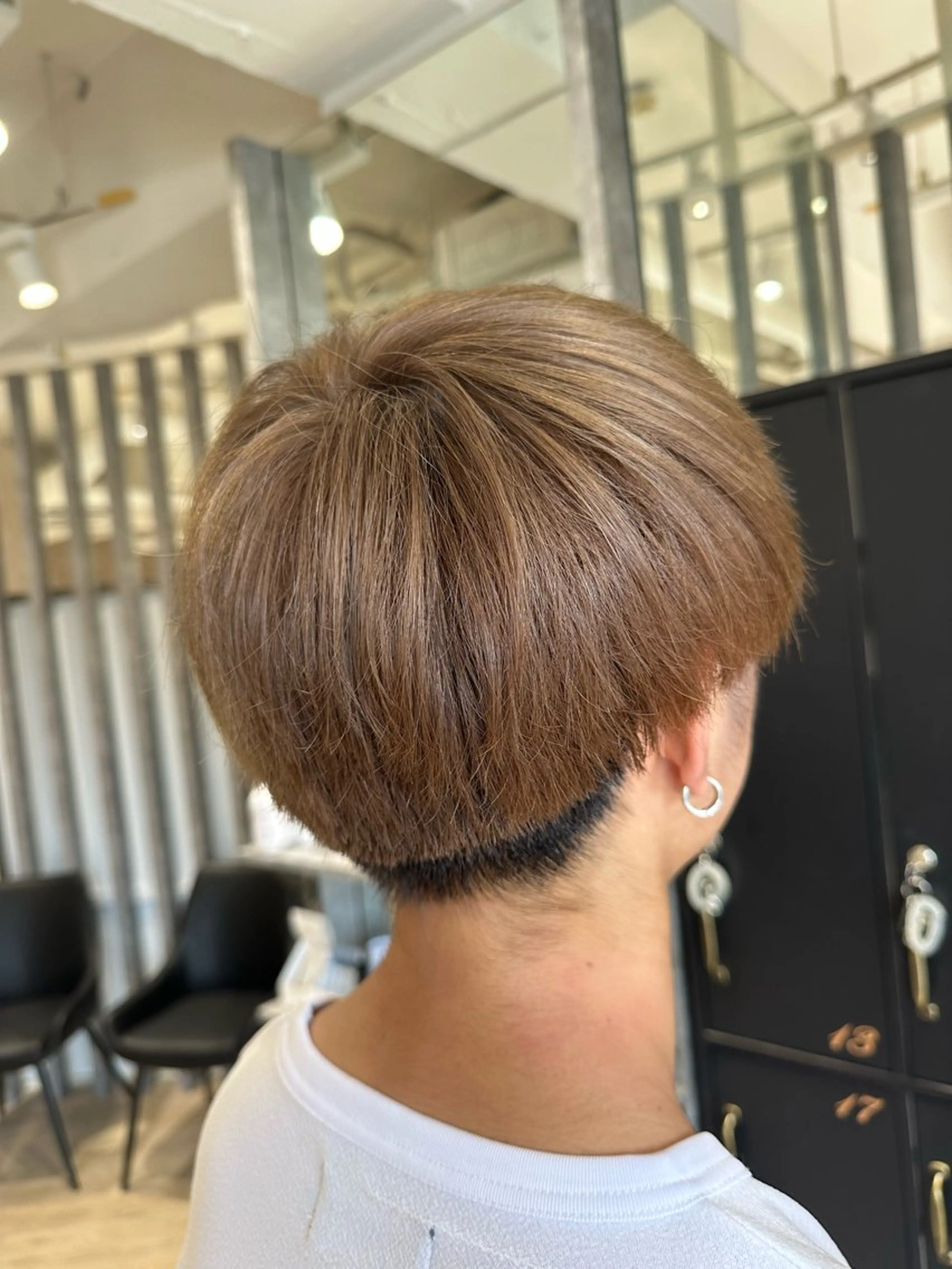 カラー メンズ ベージュカラー ミルクティーベージュ ブリーチ/艶カラー カノ🌼のヘアスタイル