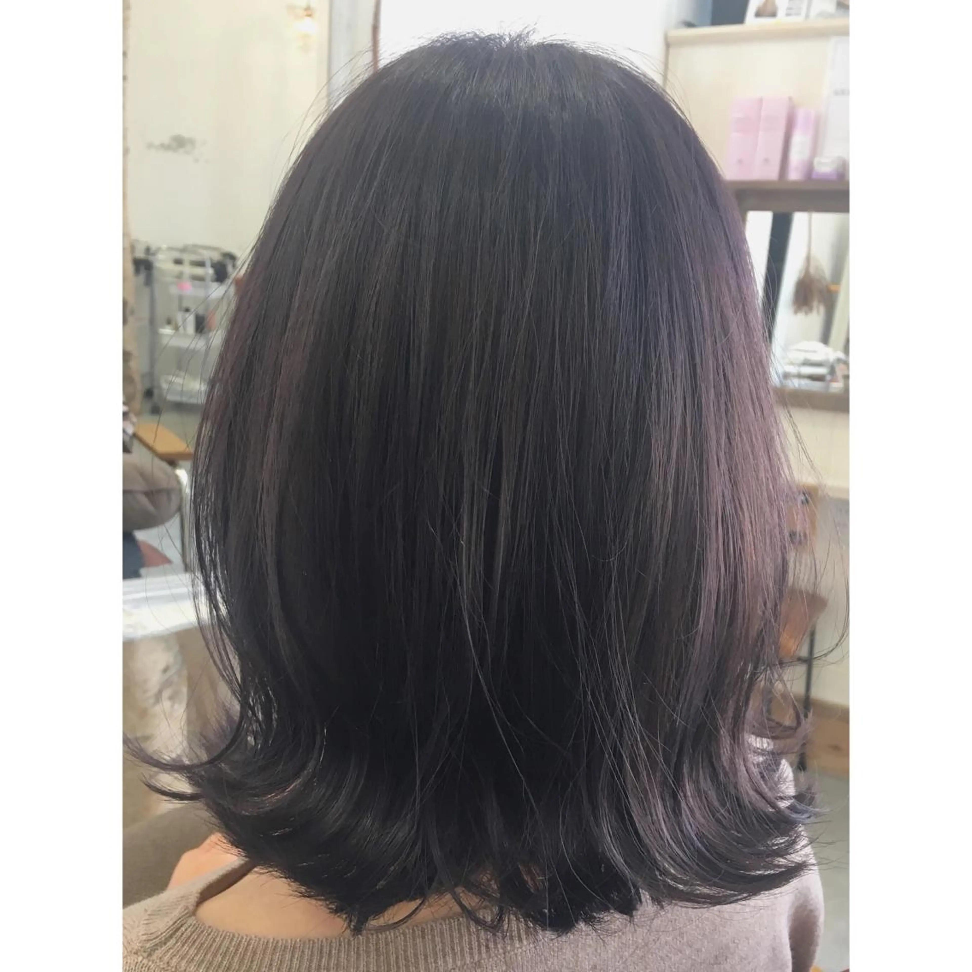 セミロング カラー バイオレットカラー fio マナミのヘアスタイル
