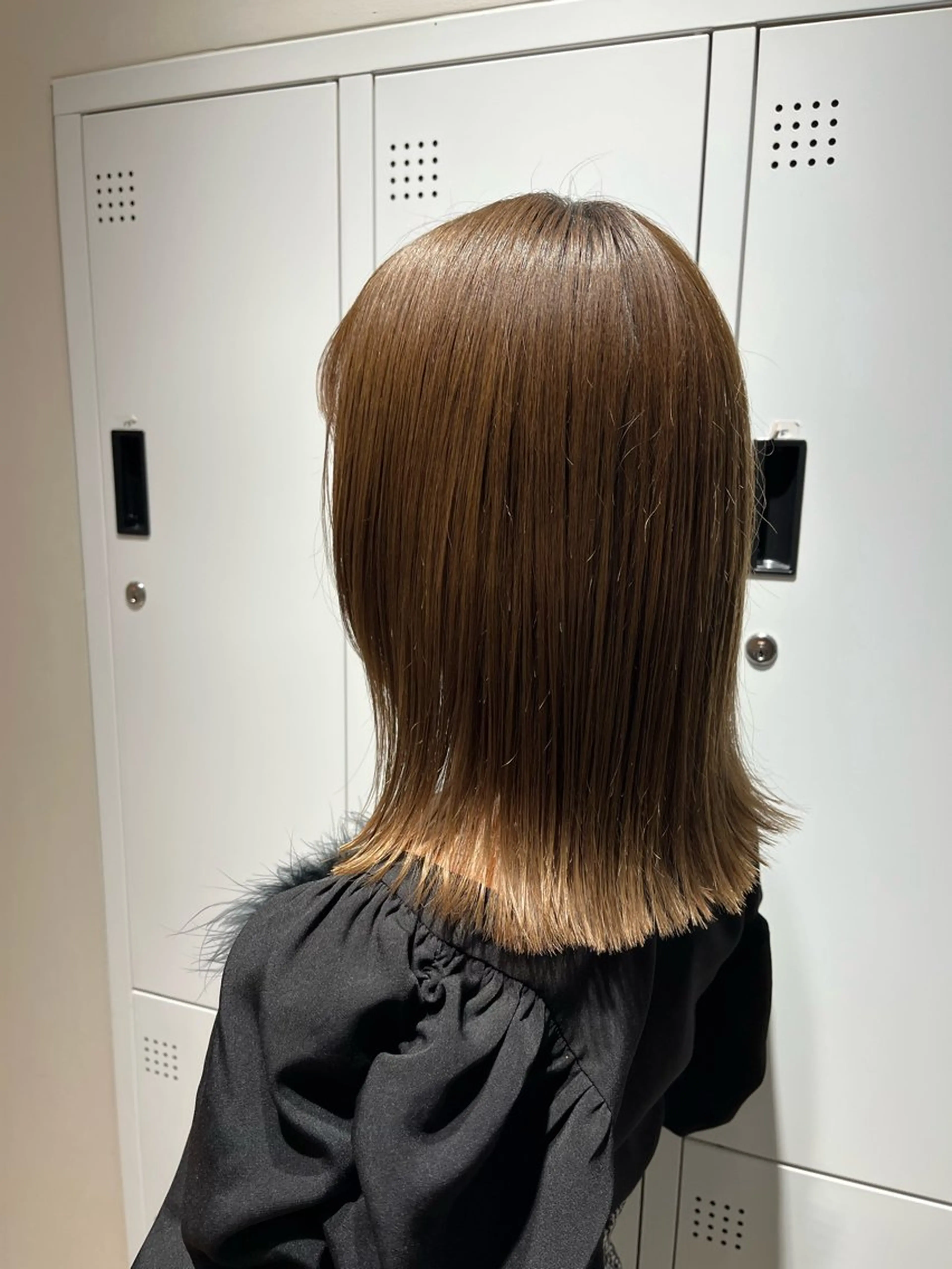 ミディアム カラー ベージュカラー ミルクティーベージュ 顔まわりレイヤー レイヤーカット カット ヘアカラー トリートメント サソウ ユリエ🥥のヘアスタイル