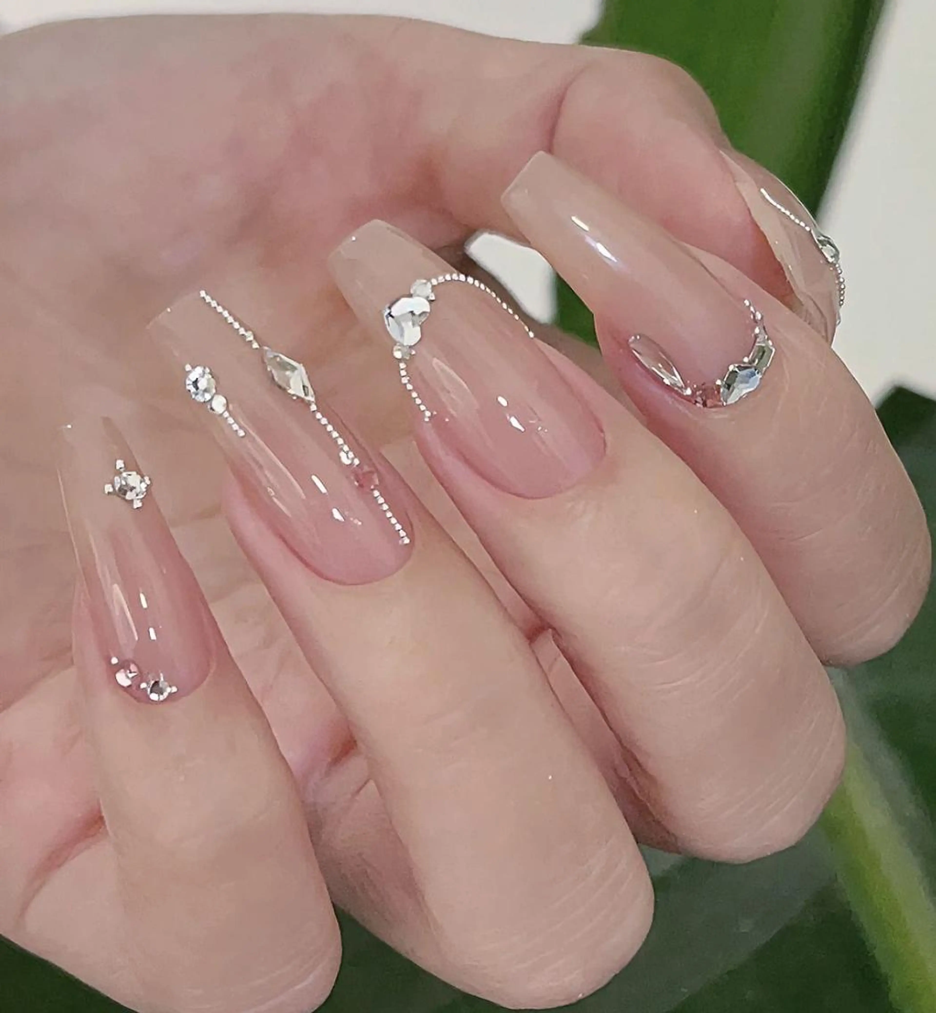 ネイル アートネイル 長さ出し ネイルチップ Queens PUPUのネイルデザイン