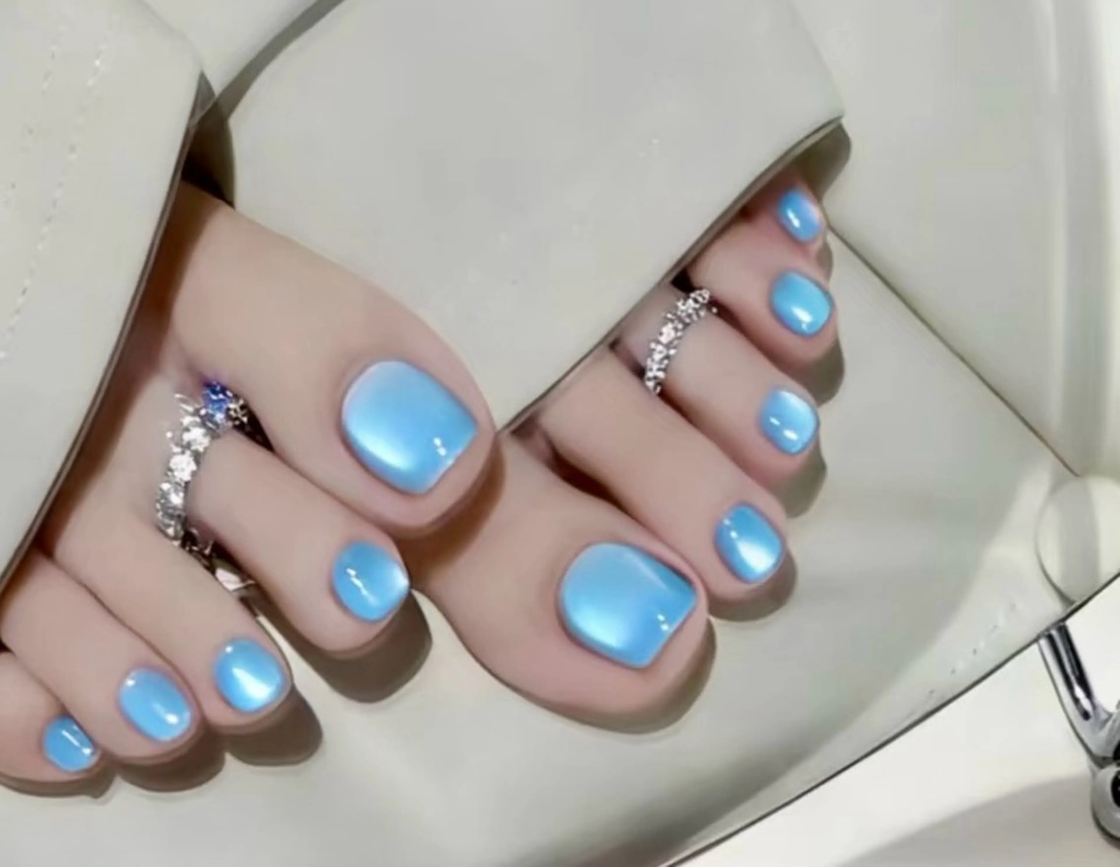 ネイル 長さ出し フットネイル フレンチネイル ジェルネイル ガーリー ハンドネイル NYネイルサロン 千葉中央店のネイルデザイン