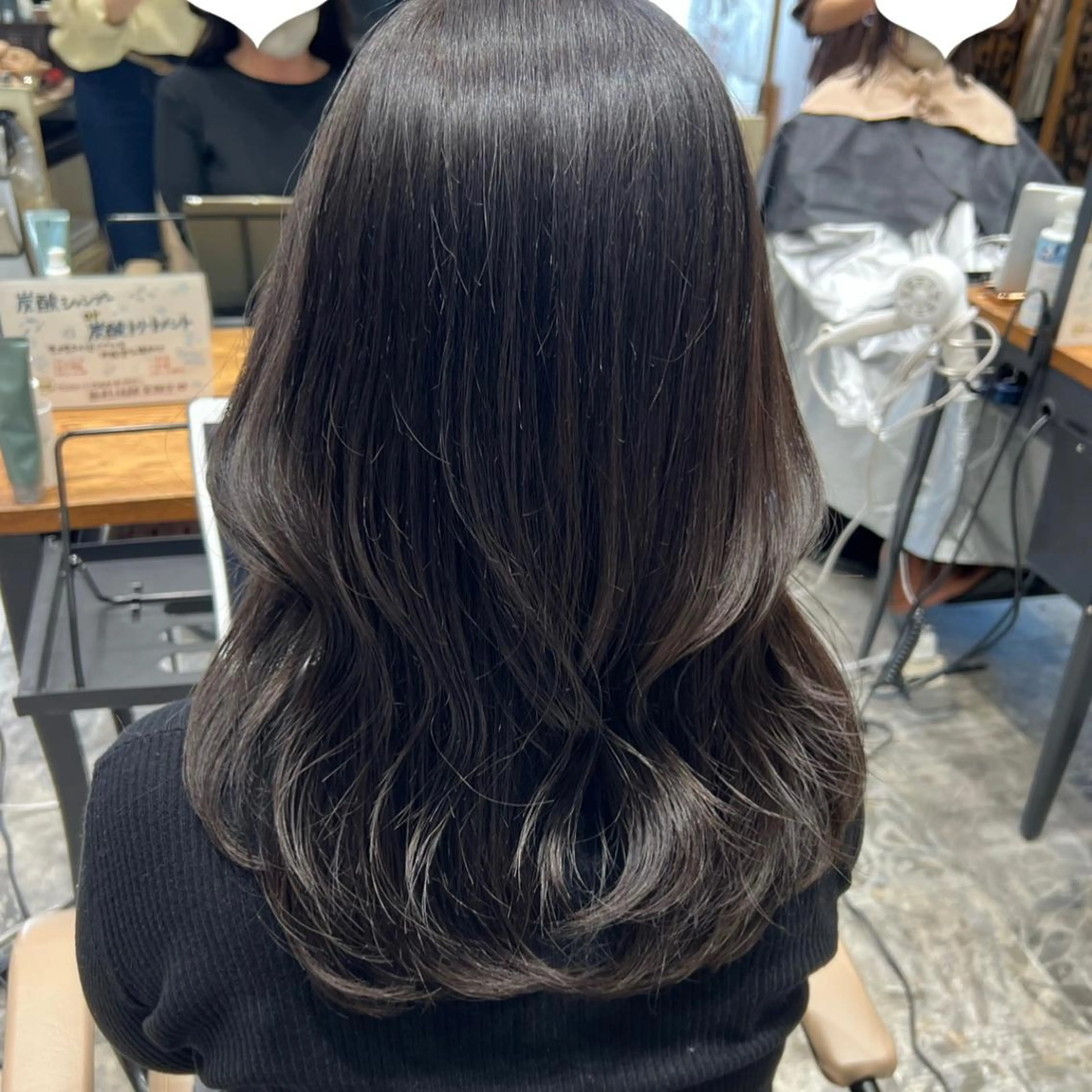 ミディアム アッシュ くびれヘア 髪質改善 縮毛矯正 🧡くびれヘア/前髪 顔周り🧡久原結衣のヘアスタイル