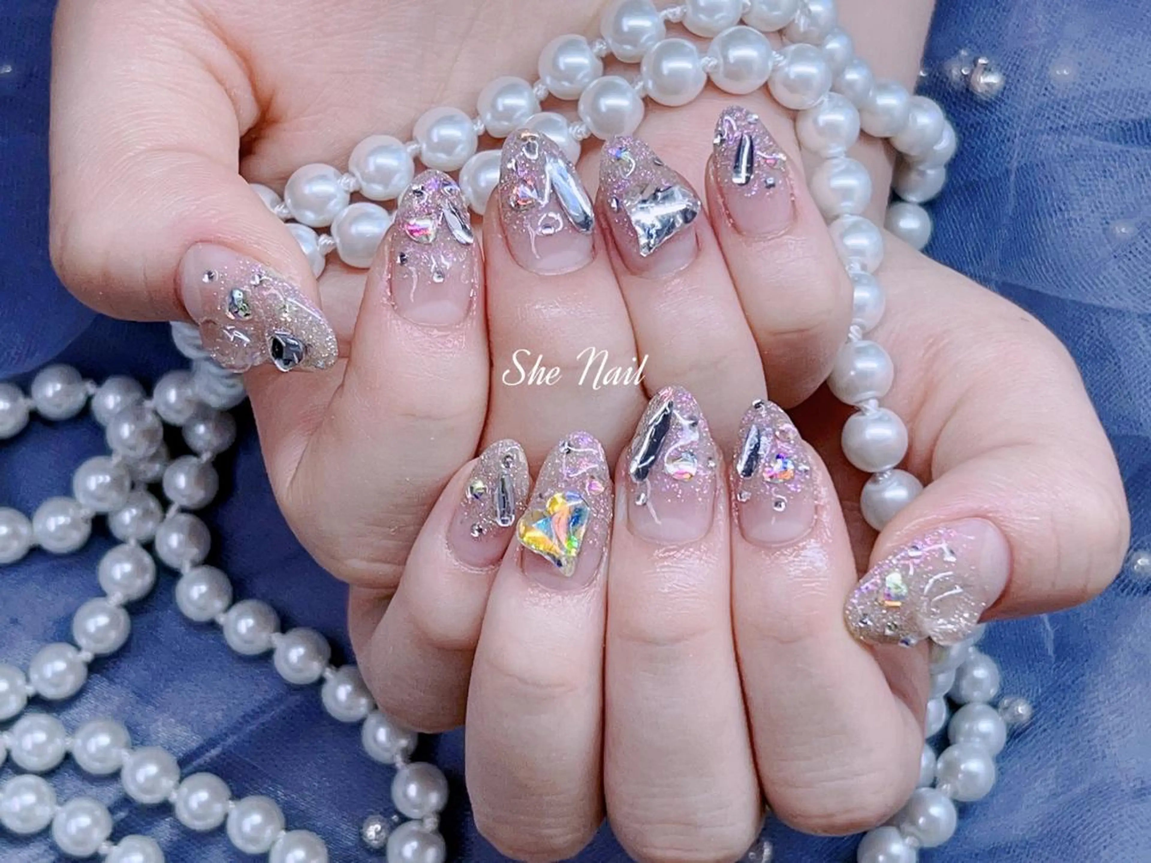 ネイル チークネイル 長さ出し ニュアンスネイル ストーンネイル ネイルチップ ハンドネイル She   Nail所属・ISA_ BELLAのネイルデザイン