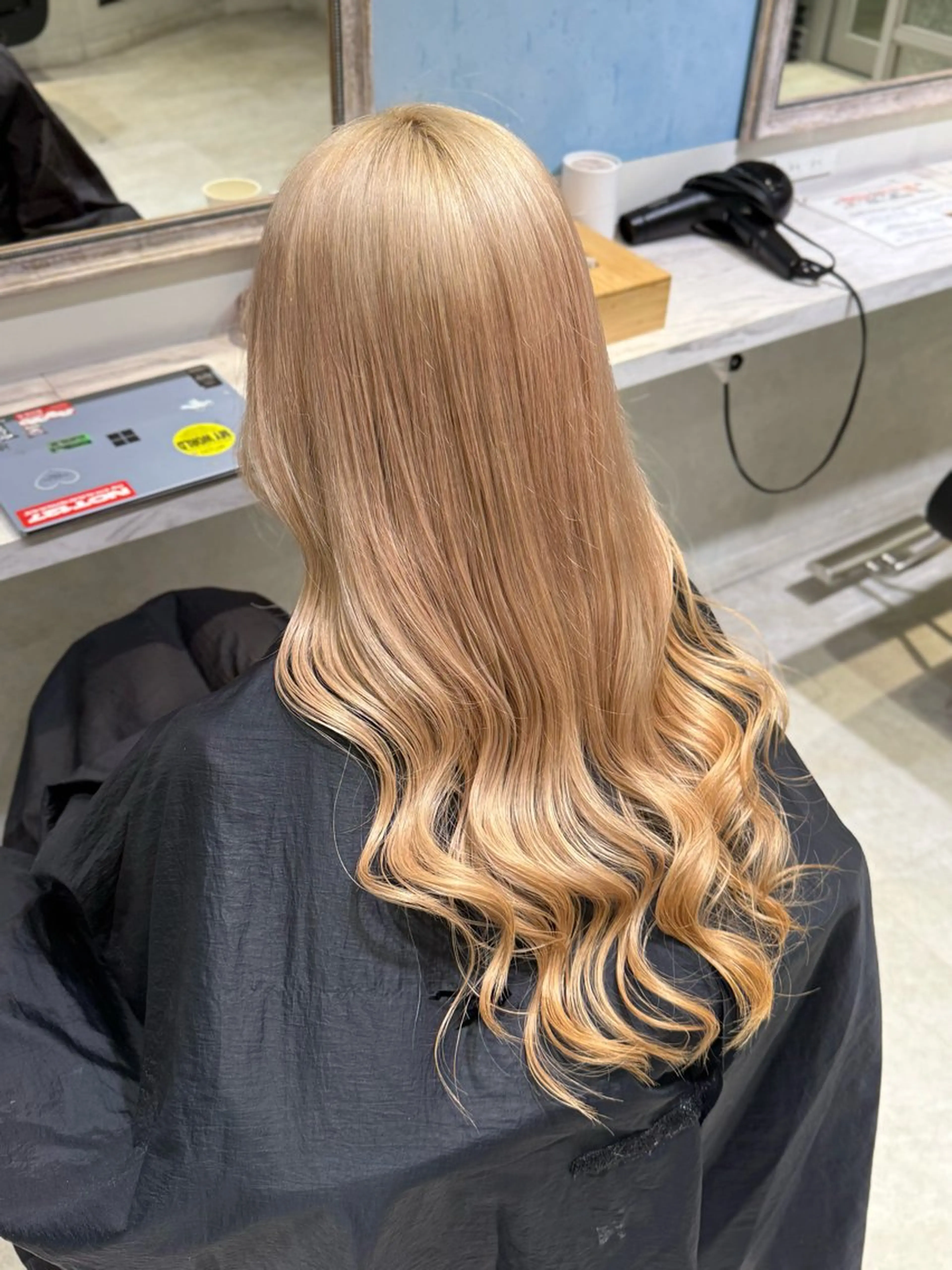 ロング カラー アッシュ ベージュカラー ブリーチ ブルーカラー 透明感カラー ヘアカラー ハイトーン/ブリーチ 💙みずき💙のヘアスタイル