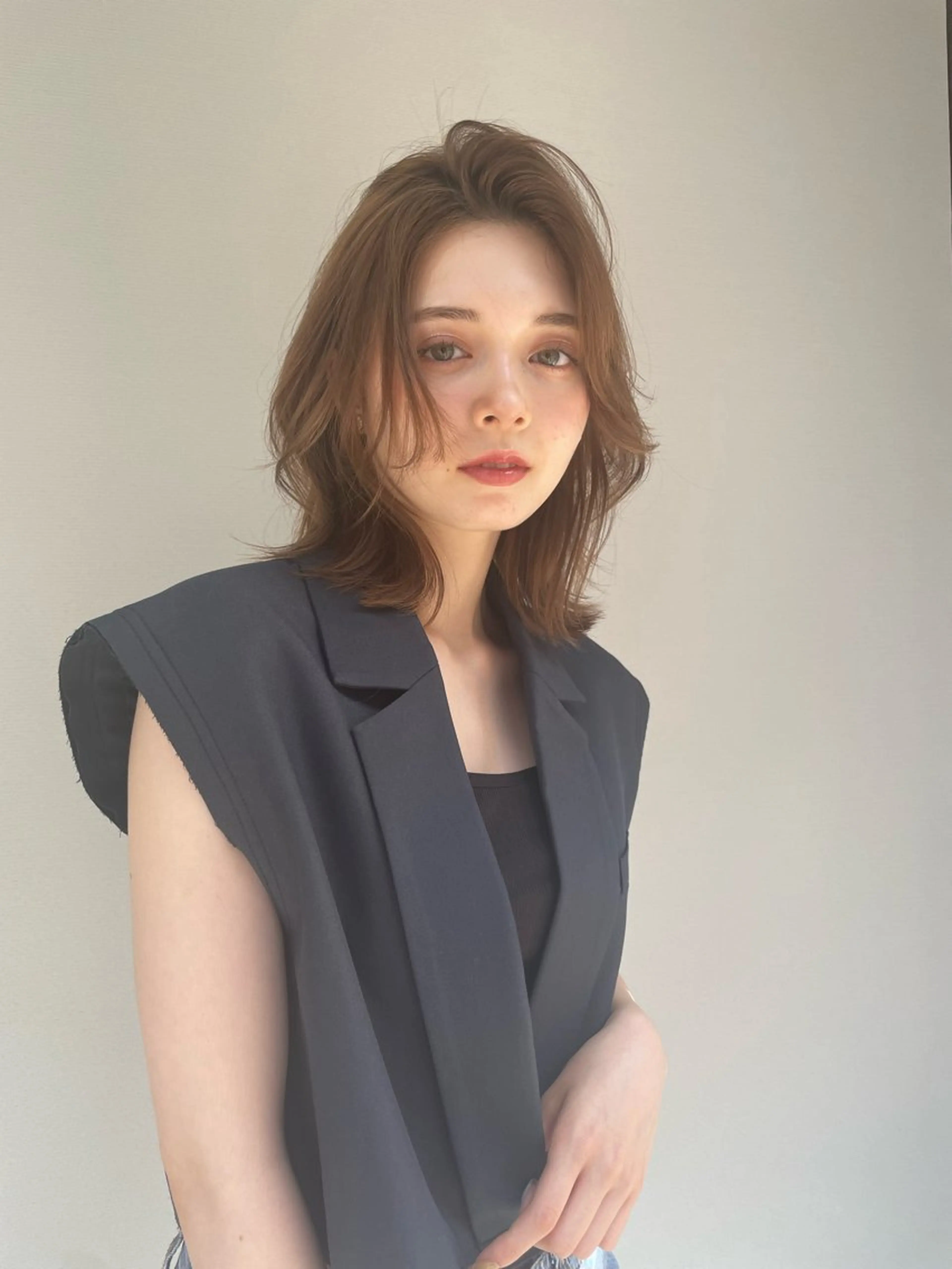 ミディアム カラー ベージュカラー 顔まわりレイヤー レイヤーカット ナガミネアリサ/ 学芸大学/海外ヘアのヘアスタイル