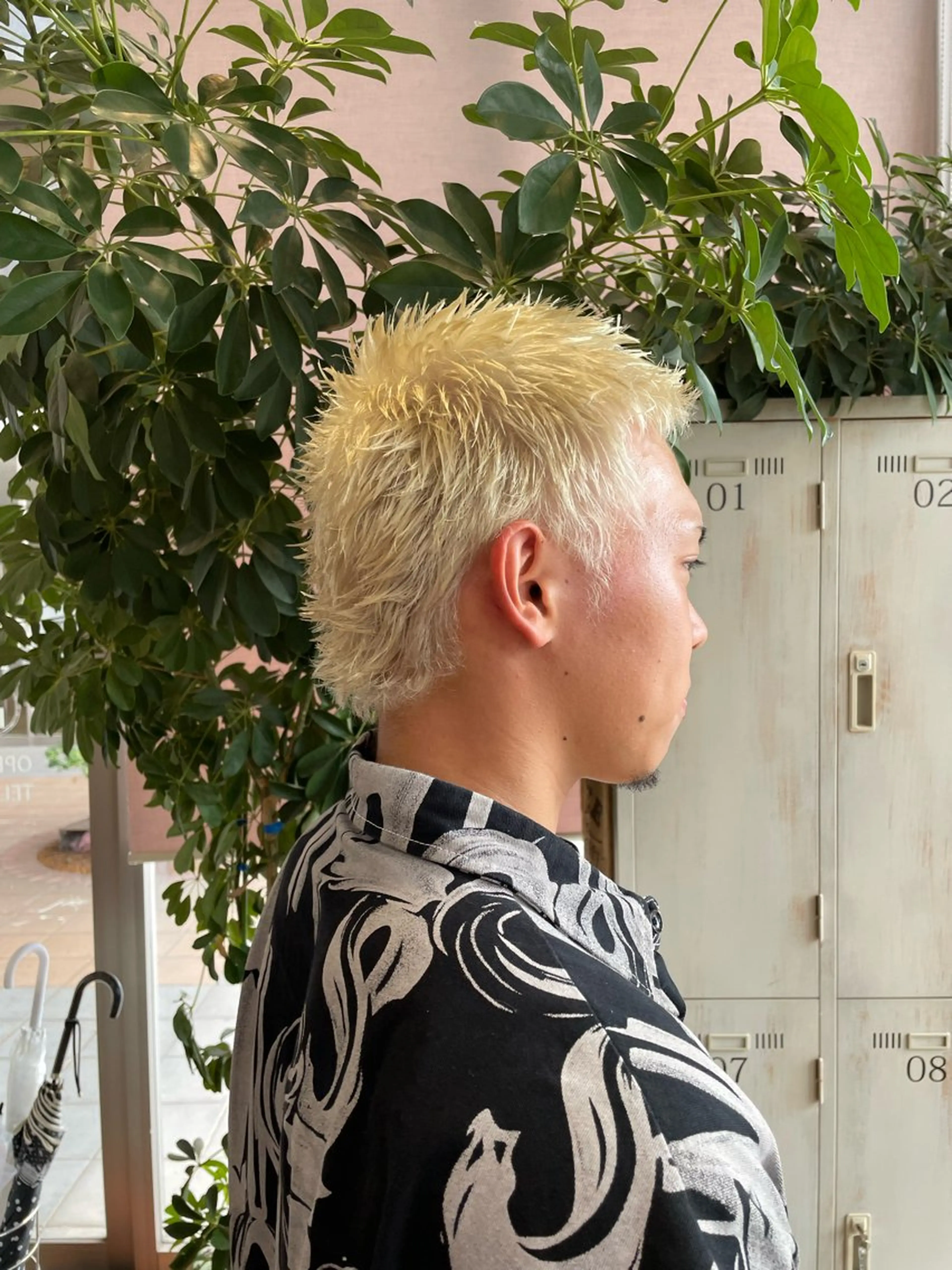 ショート メンズ メンズハイトーン カット ヘアカラー パーマ 白取 太一のヘアスタイル