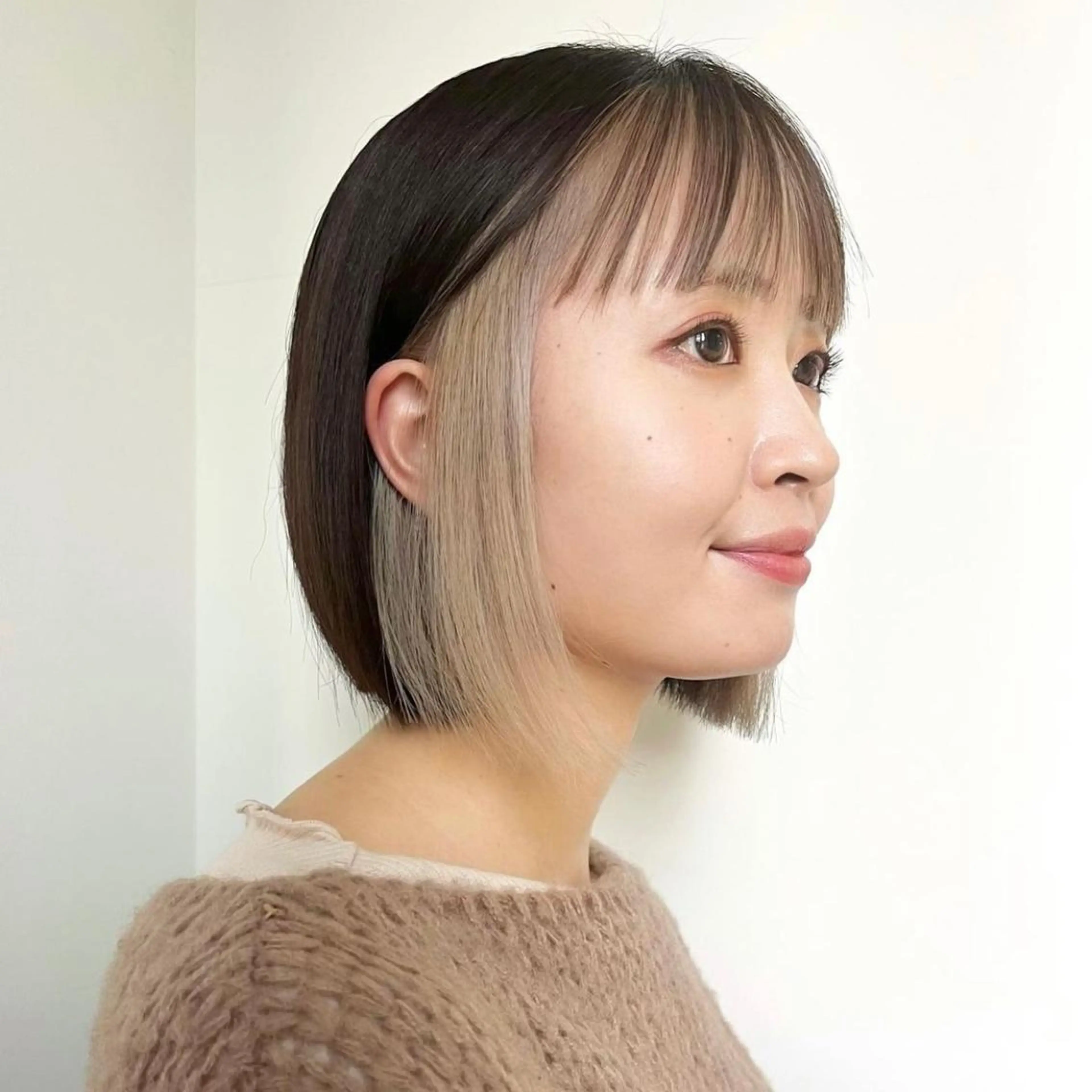 ミディアム カラー ベージュカラー インナーカラー ホワイトベージュ カット ヘアカラー 韓国ヘア /男女☘️ 細江 美紅のヘアスタイル