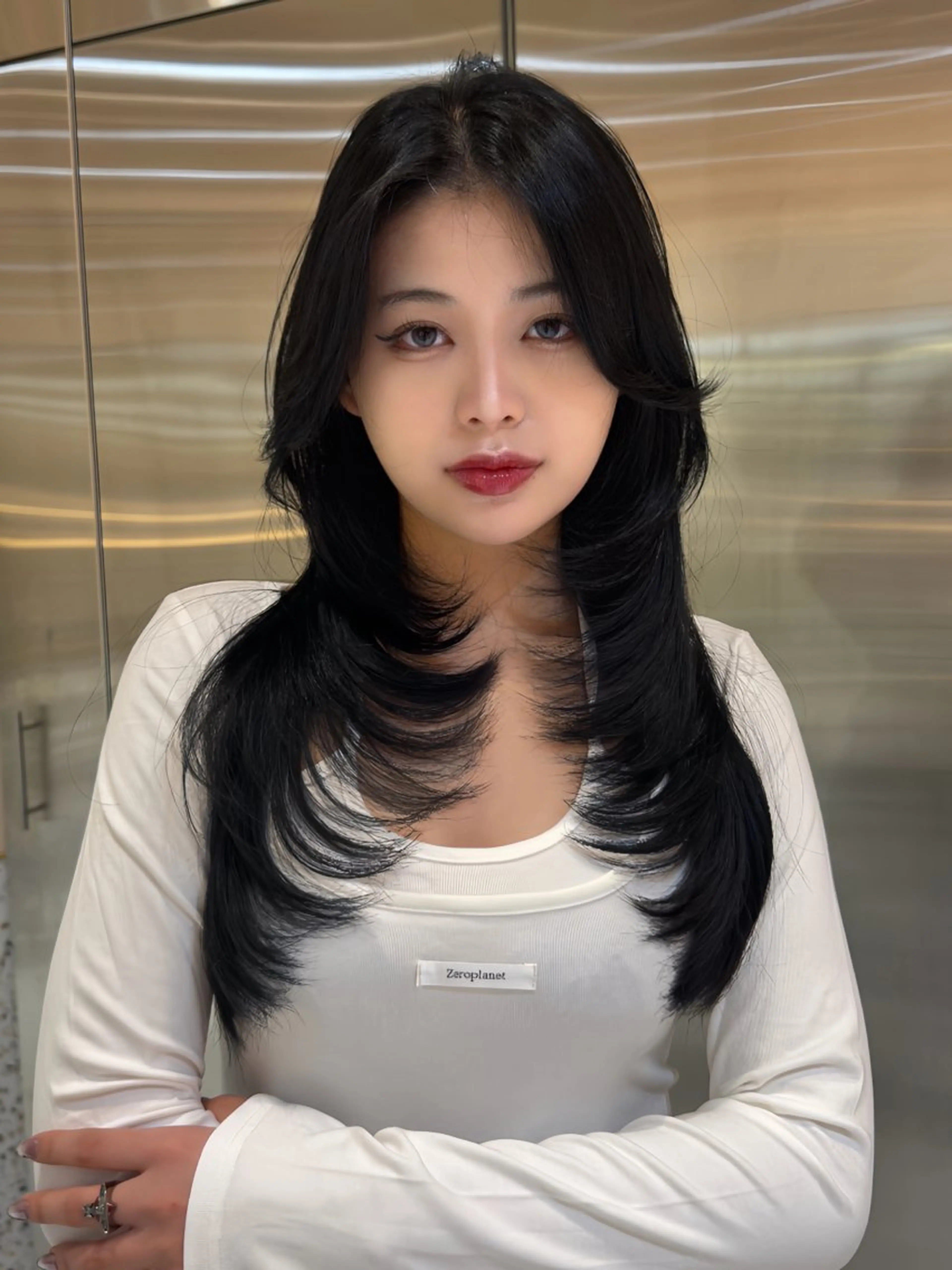 ロング カラー 黒髪 ブルーカラー ブルーブラック ハイレイヤー レイヤーカット カット ヘアカラー トリートメント 今っぽレイヤーカット グレージュ/リョウヤのヘアスタイル
