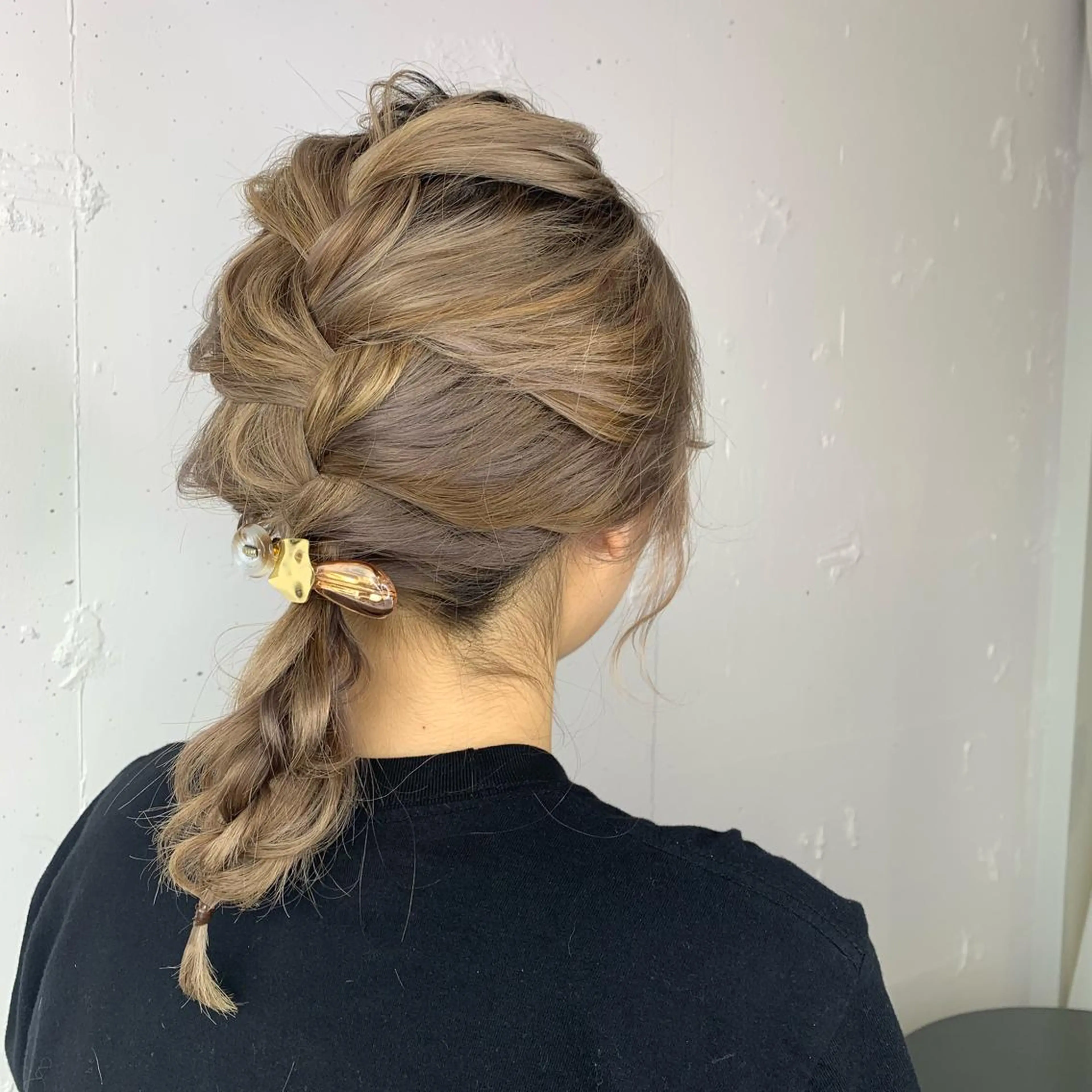 ミディアム 顔周りの垢抜けヘア 立山愛梨のヘアスタイル