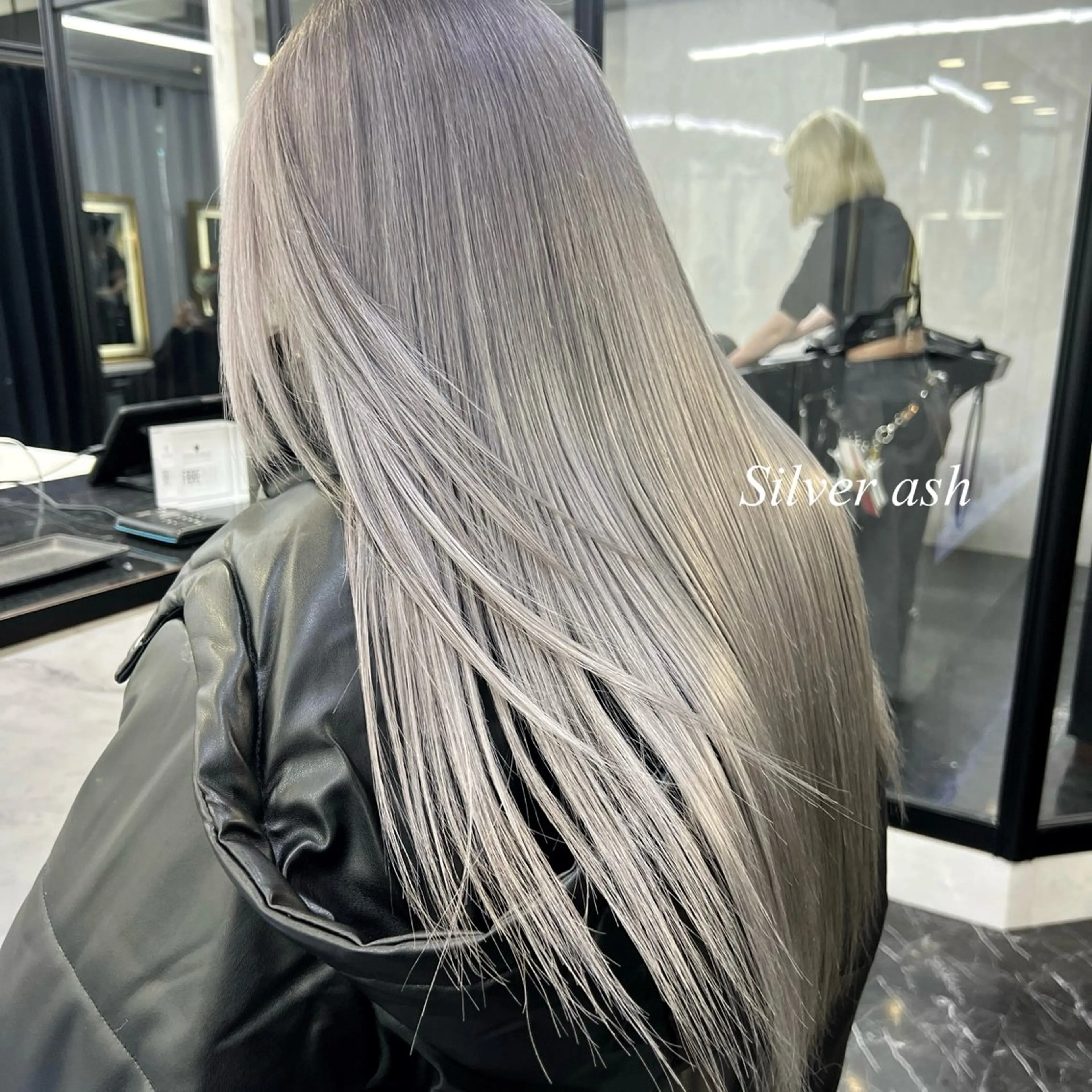 ロング カラー シールエクステ ハイトーンカラー エクステ ヘアカラー トリートメント シールエクステ特化 ハイトーン、NANAのヘアスタイル