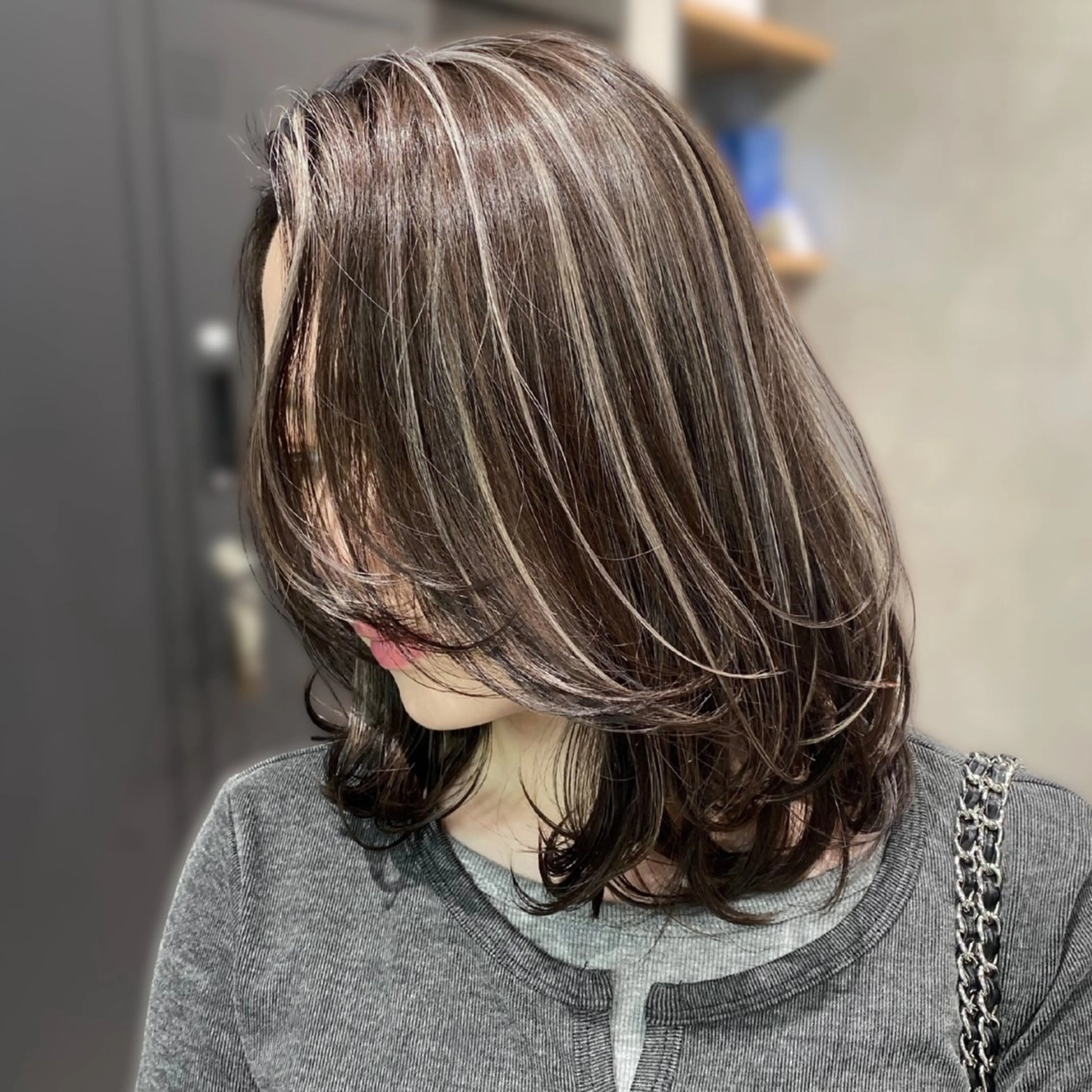 ミディアム カラー バレイヤージュ ブリーチ デザインカラー ハイライトカラー 外国人風カラー カット ヘアカラー トリートメント お悩み解決美容師🦚 片山/銀座/有楽町のヘアスタイル