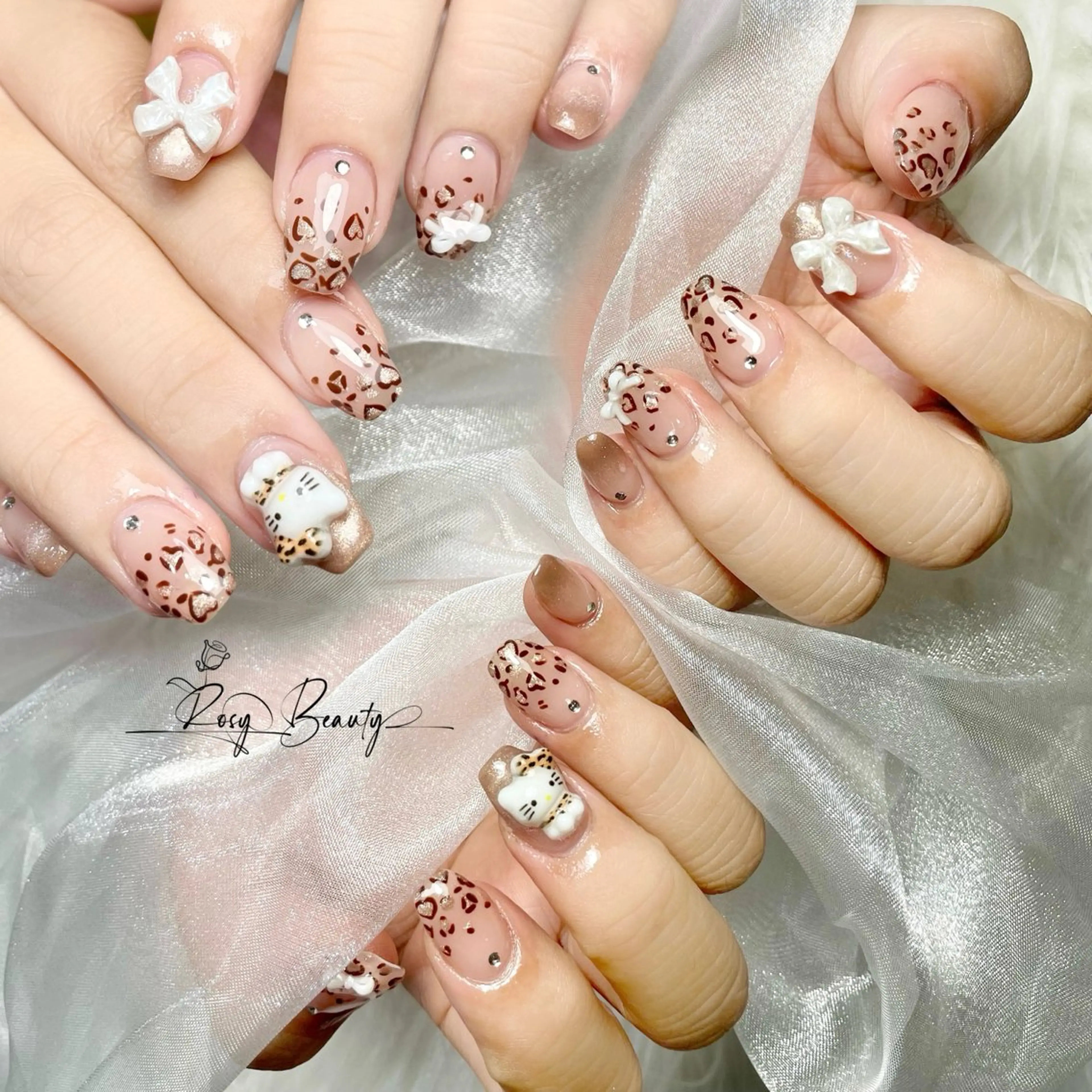 ネイル ハンドネイル RosyBeauty Salonのネイルデザイン