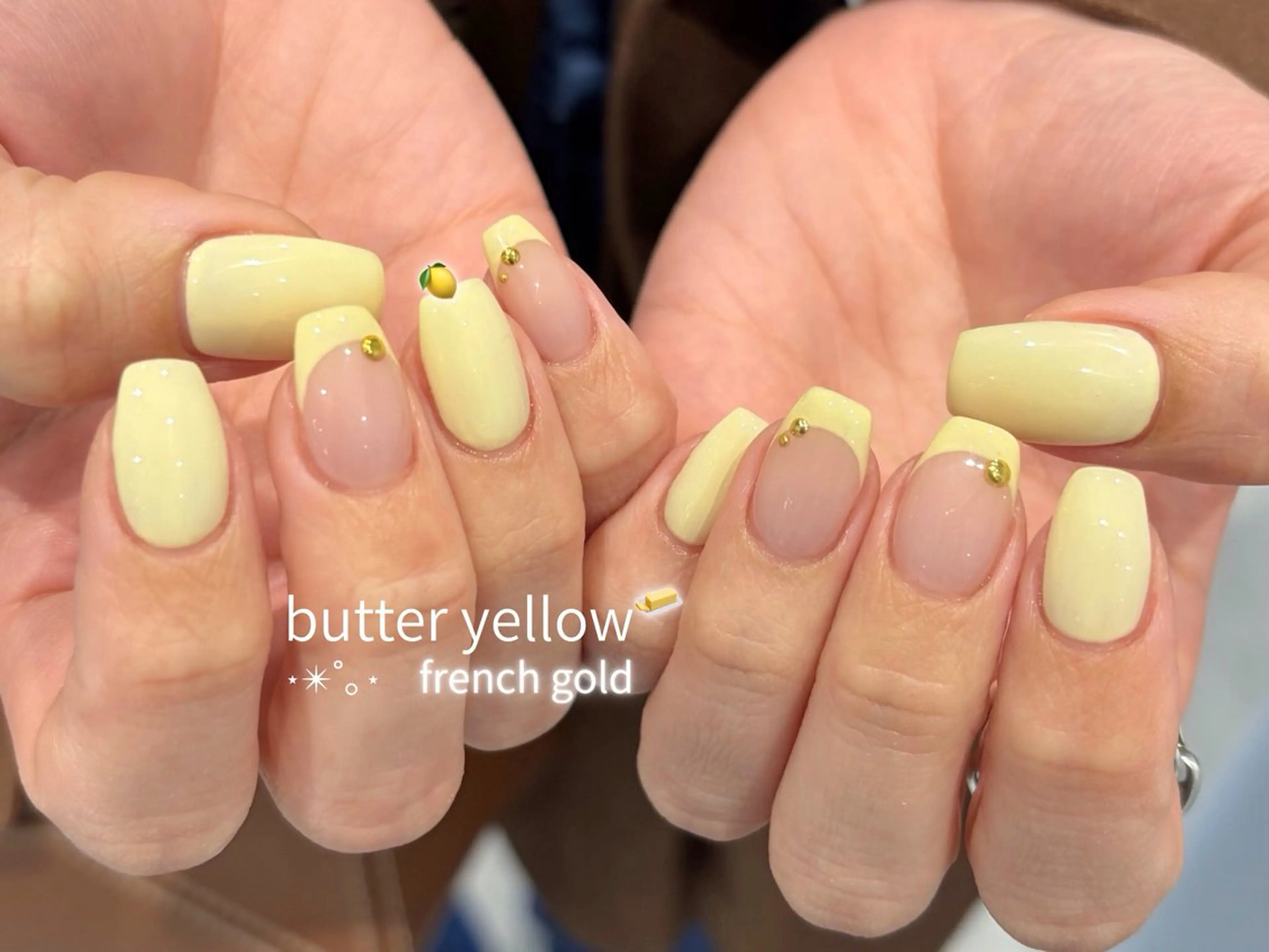 ネイル 春ネイル 黄色 ハンドネイル NORA nail UMEDA MAIのネイルデザイン