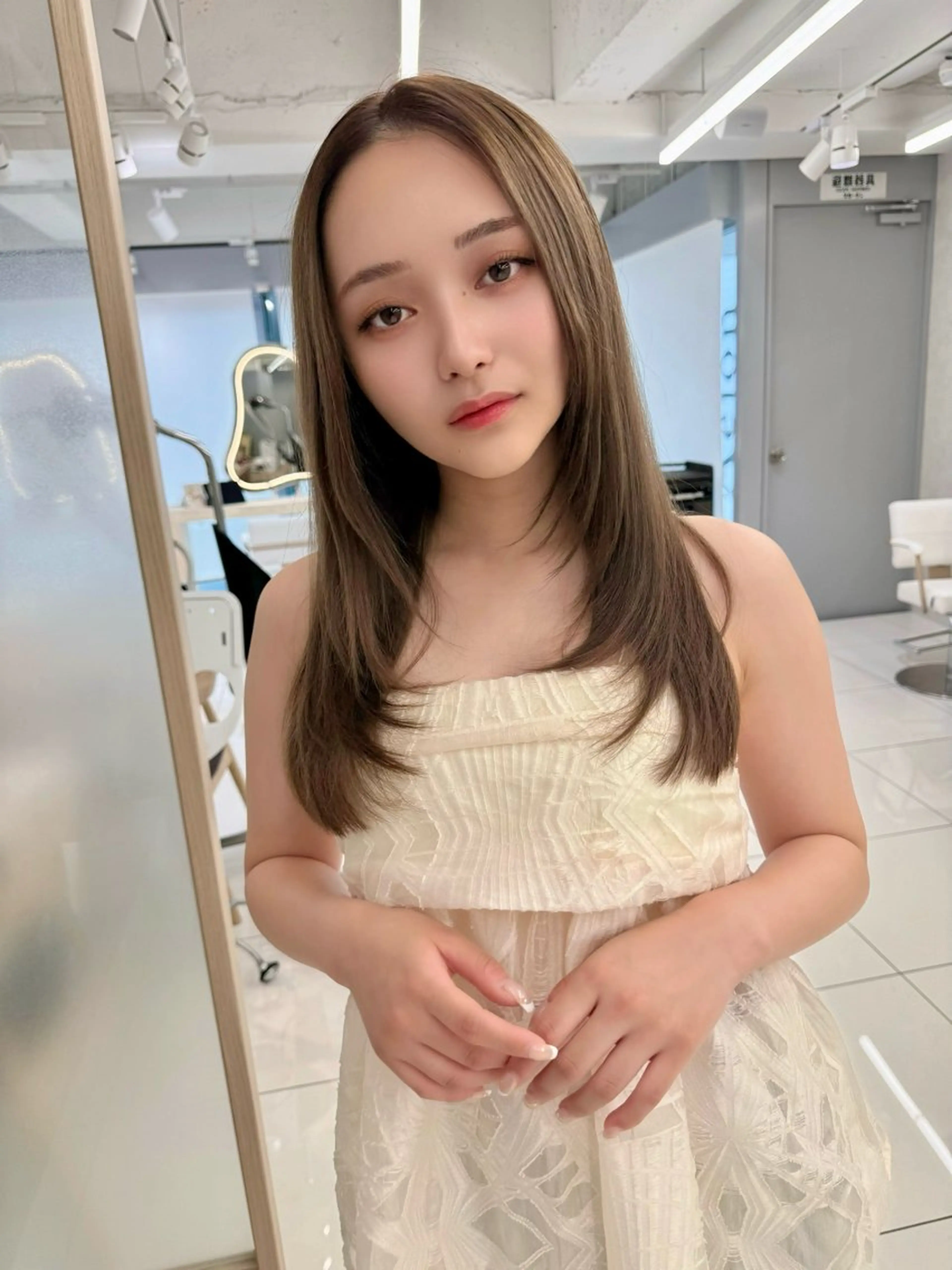 ロング レイヤーカット 小顔カット 三鷹で1番ショート ボブをカットする新谷のヘアスタイル