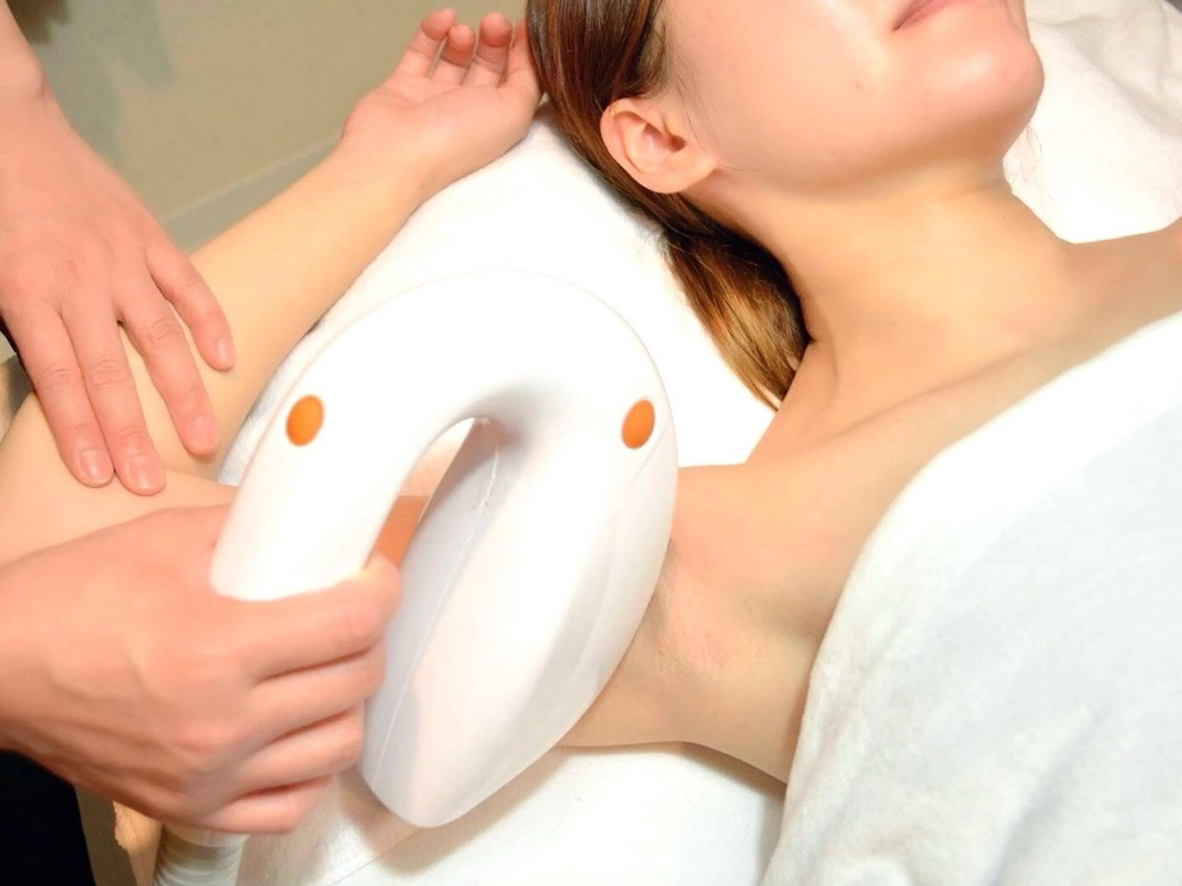 短期集中、脇脱毛3回コース10000円(男性女性可)、メンズは男性スタッフが担当できますの写真