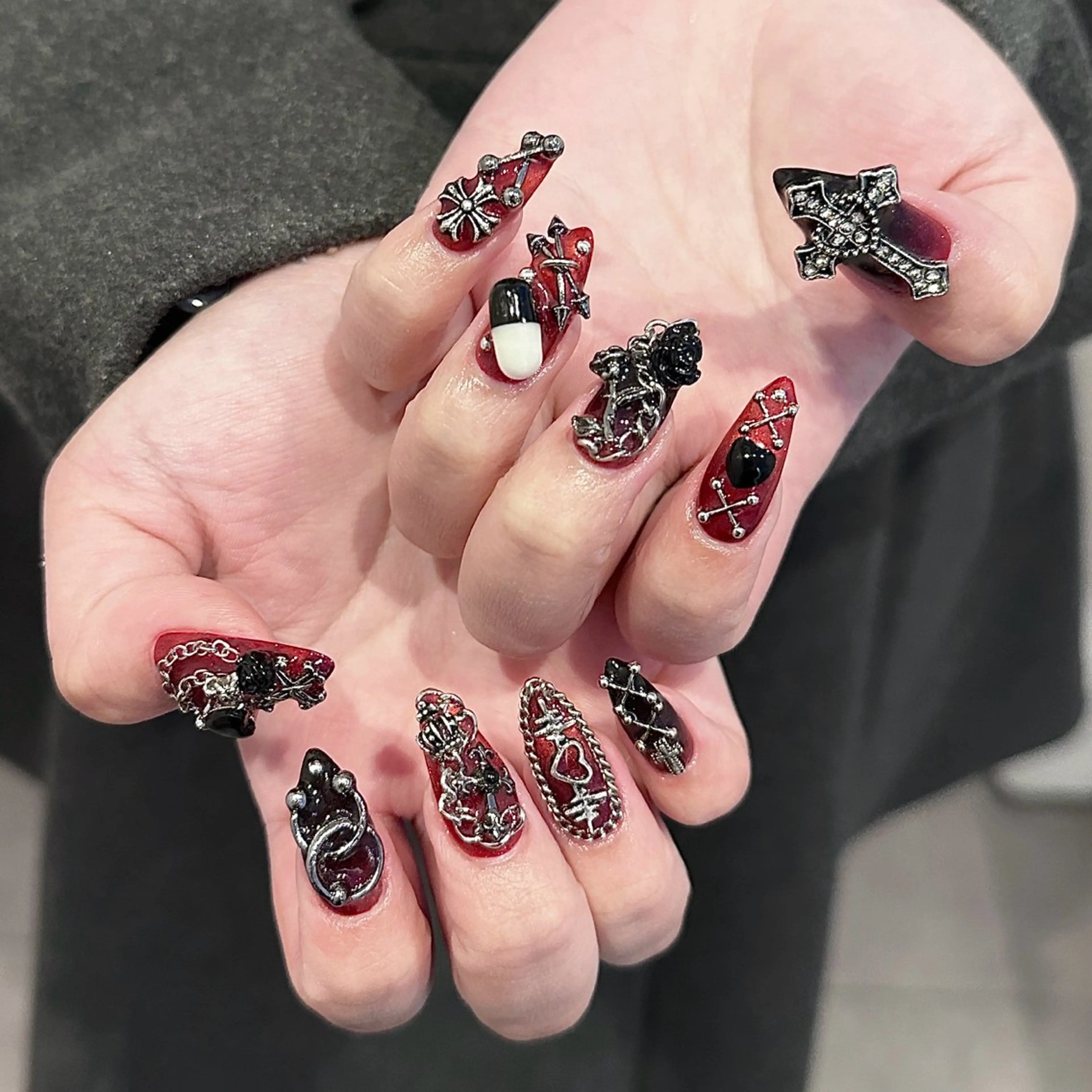 ネイル AIKO🐈‍⬛⭐︎ 大阪/y2k/個性派のネイルデザイン