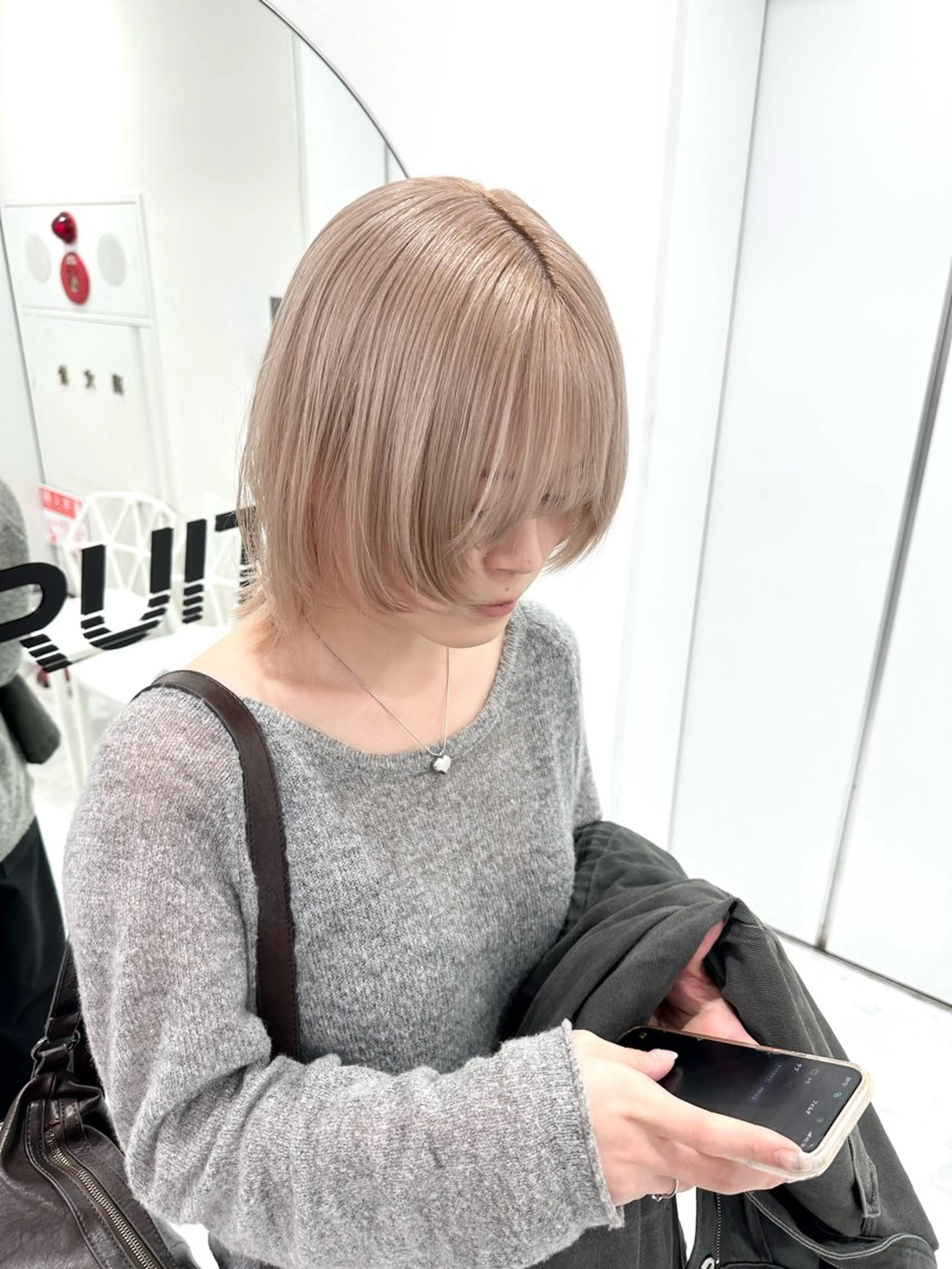 セミロング カット ヘアカラー トリートメント ヘッドスパ ヘアセット 韓国ガーリー🤍ハイ トーン🤍Ayanaのヘアスタイル