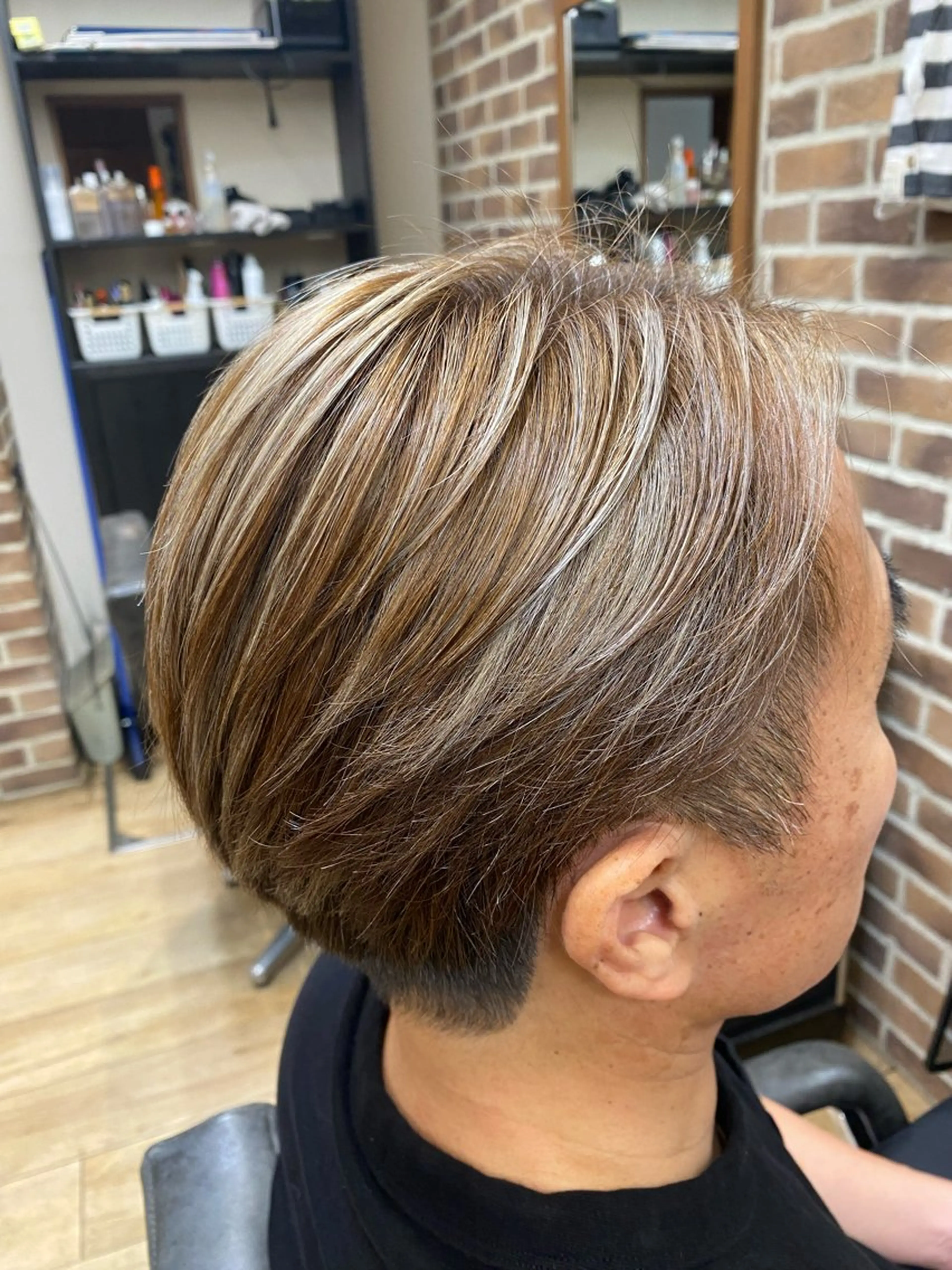 ショート カラー メンズ メンズハイライト ハイライトカラー ハイライト 國分 伸也のヘアスタイル