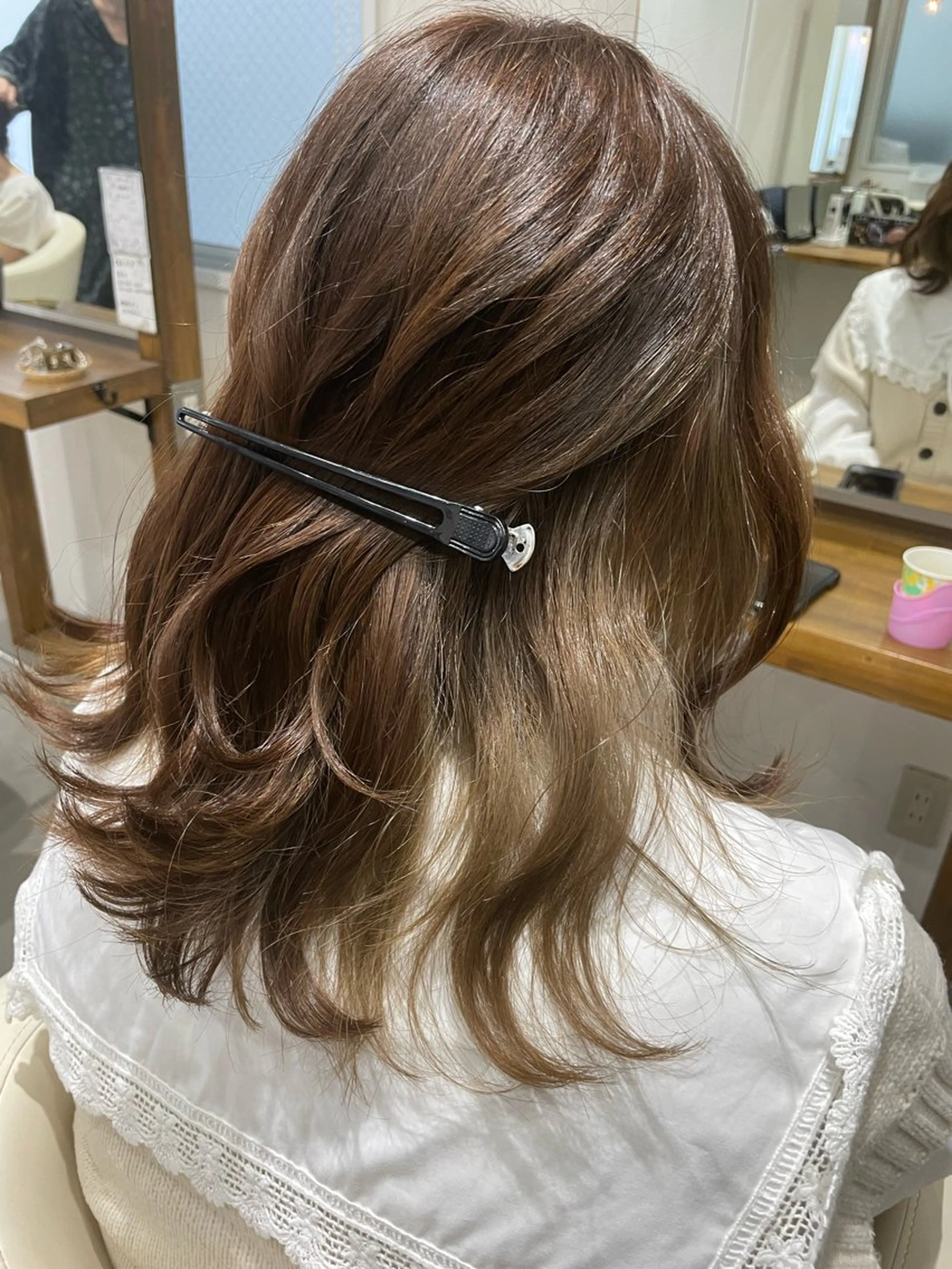 セミロング カラー ヘアアレンジ ベージュカラー ブリーチ インナーカラー 🎨 SHIORI🥀のヘアスタイル