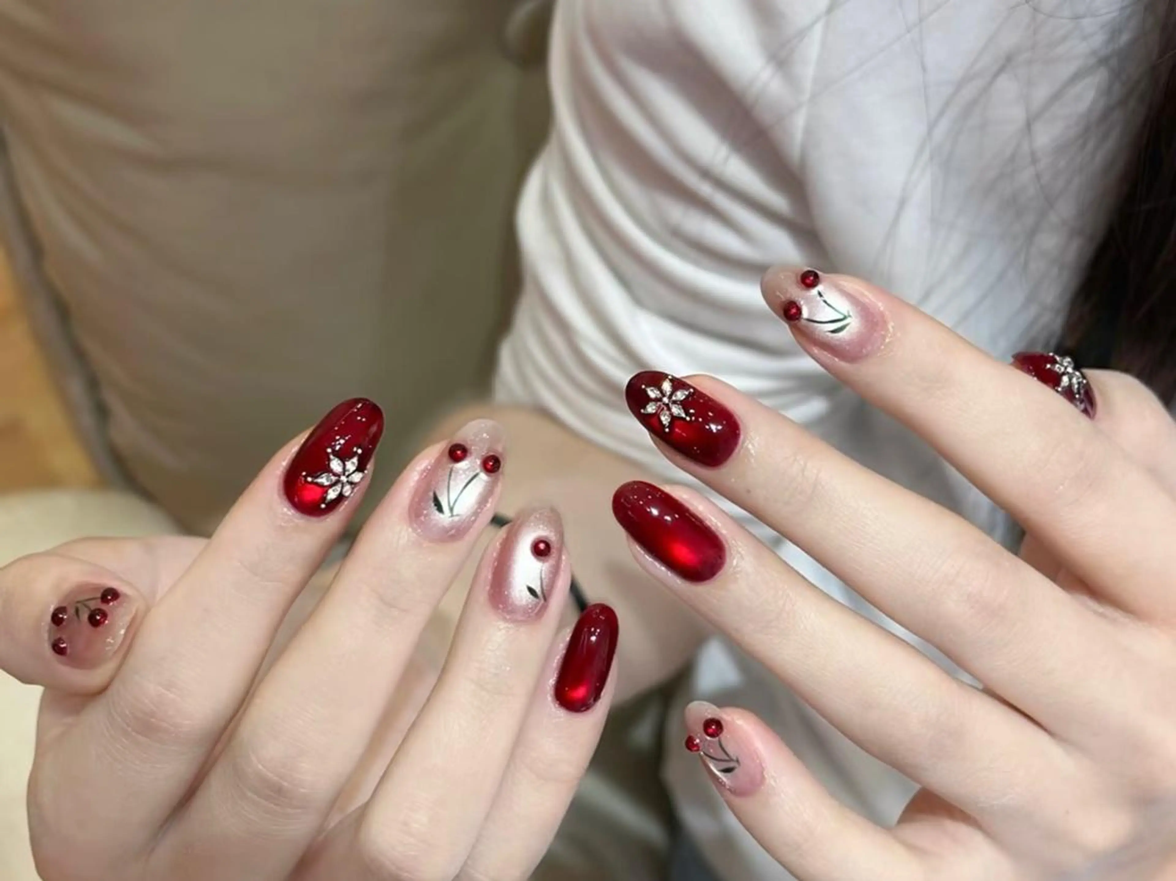 ネイル アートネイル ジェルネイル マグネットネイル ワンカラーネイル 赤色 ハンドネイル ハンドケア 💗NA.YUKI NAIL💗のネイルデザイン