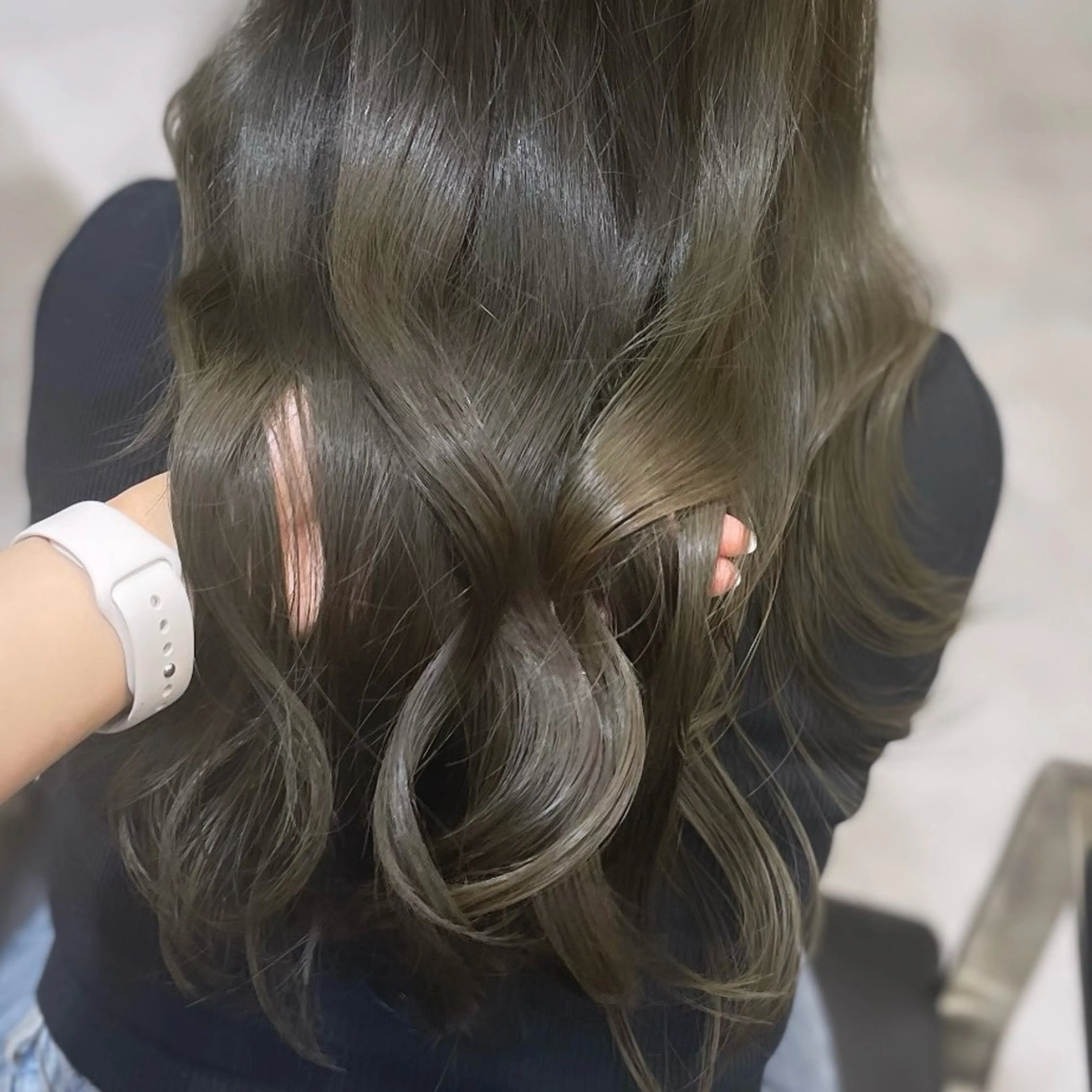 ロング カラー グレージュ オリーブグレージュ オリーブグレー レイヤーカット カット ヘアカラー Rui/透明感カラー 暖色/レイヤーカットのヘアスタイル
