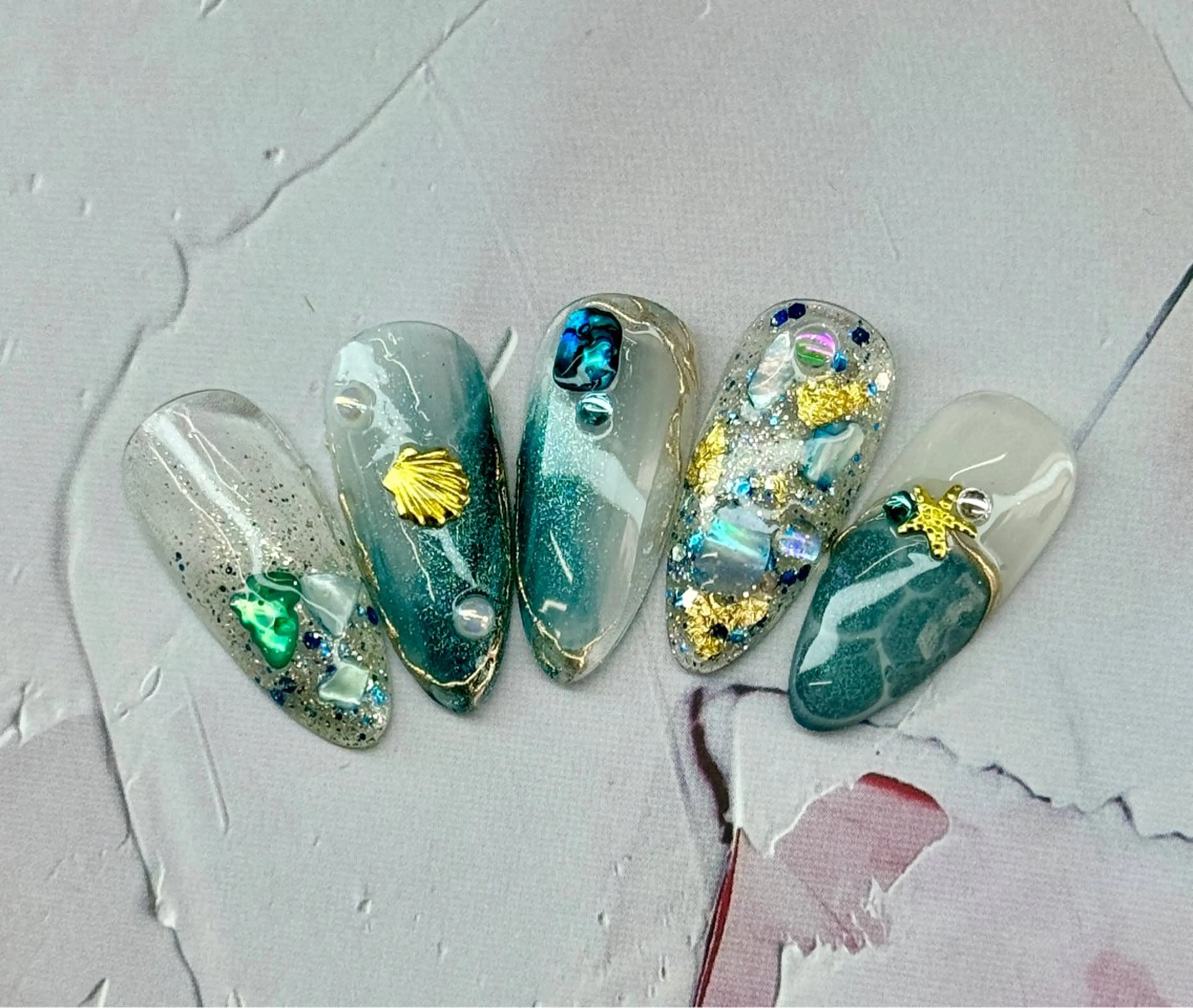 ネイル ハンドネイル AngelChris ビューティーサロンのネイルデザイン