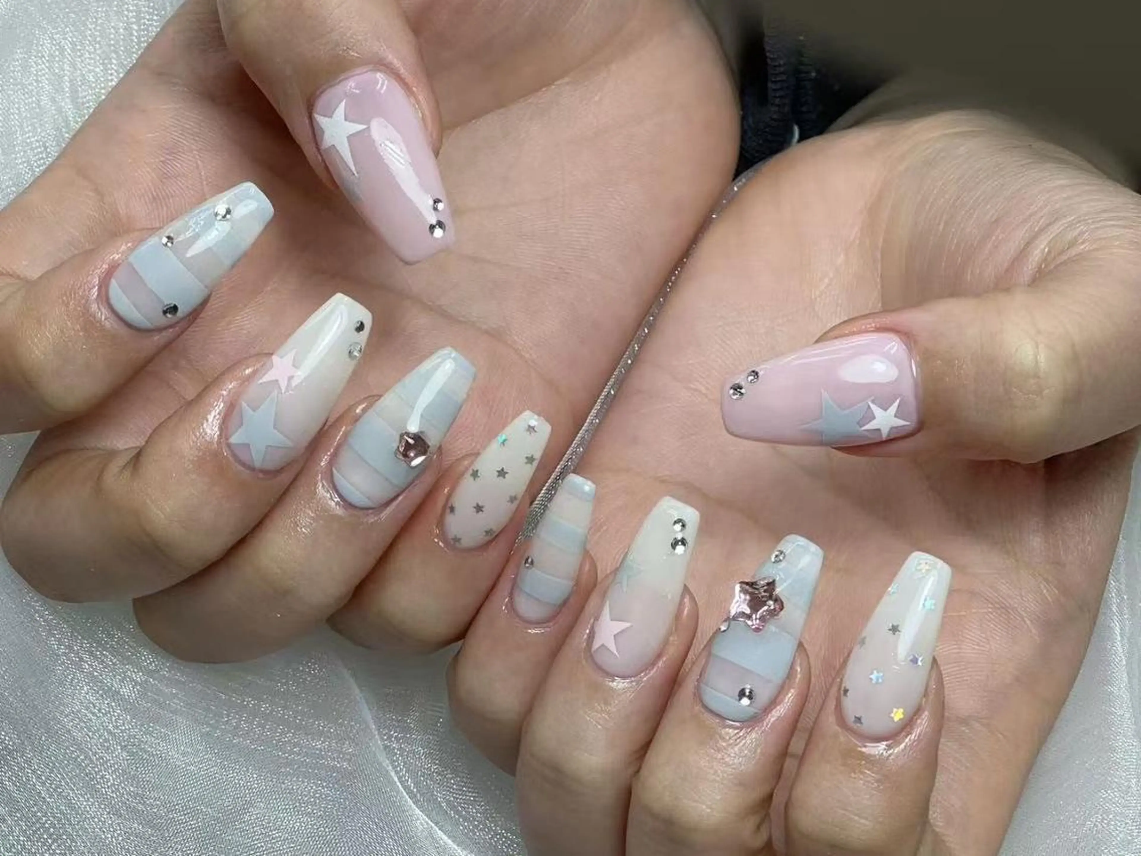 メンズ ネイル アートネイル フレンチネイル ジェルネイル ハート キラキラネイル ✨Bloom Ruby❣️のネイルデザイン