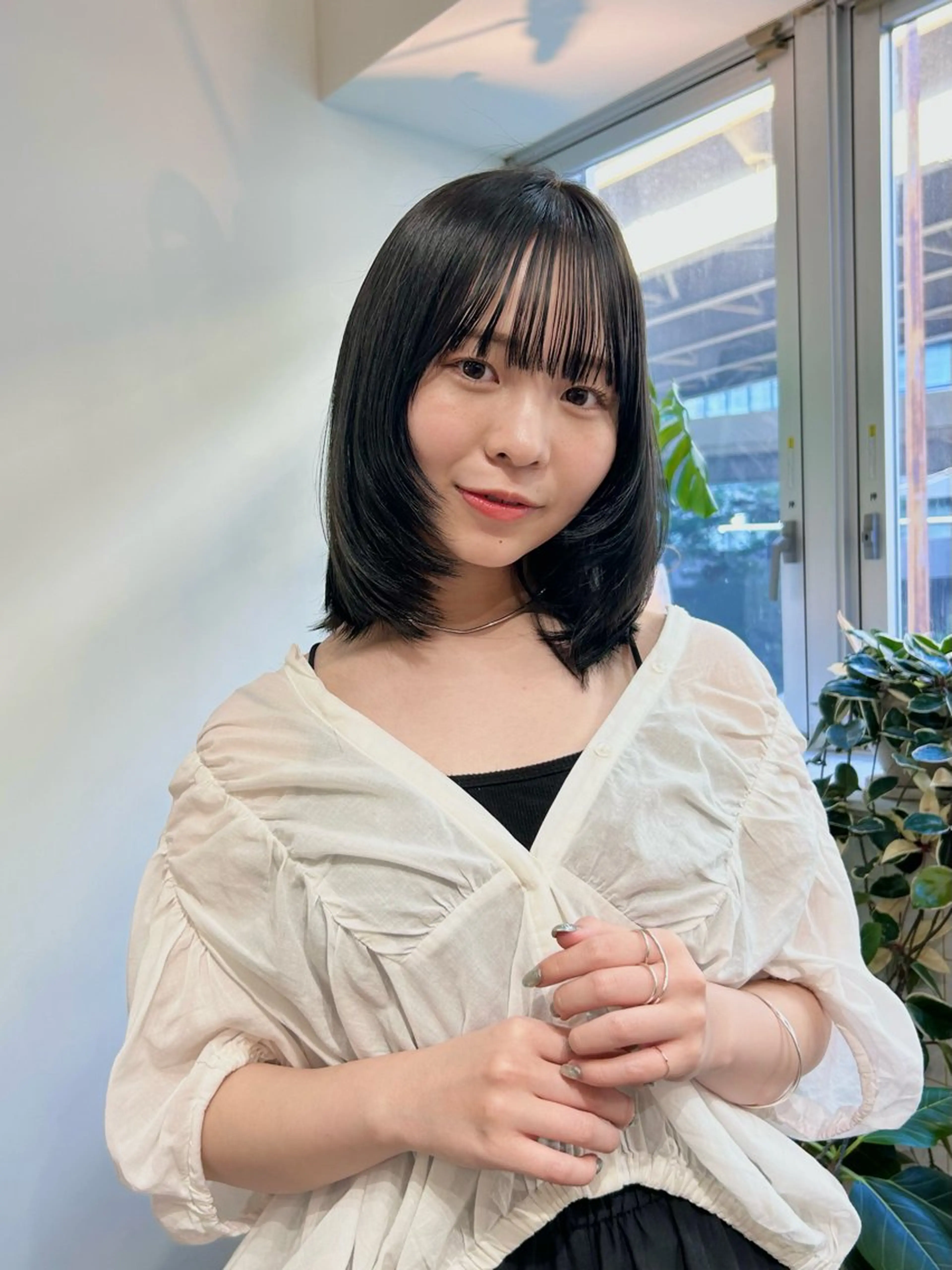 ミディアム レイヤーカット みうら ありさのヘアスタイル