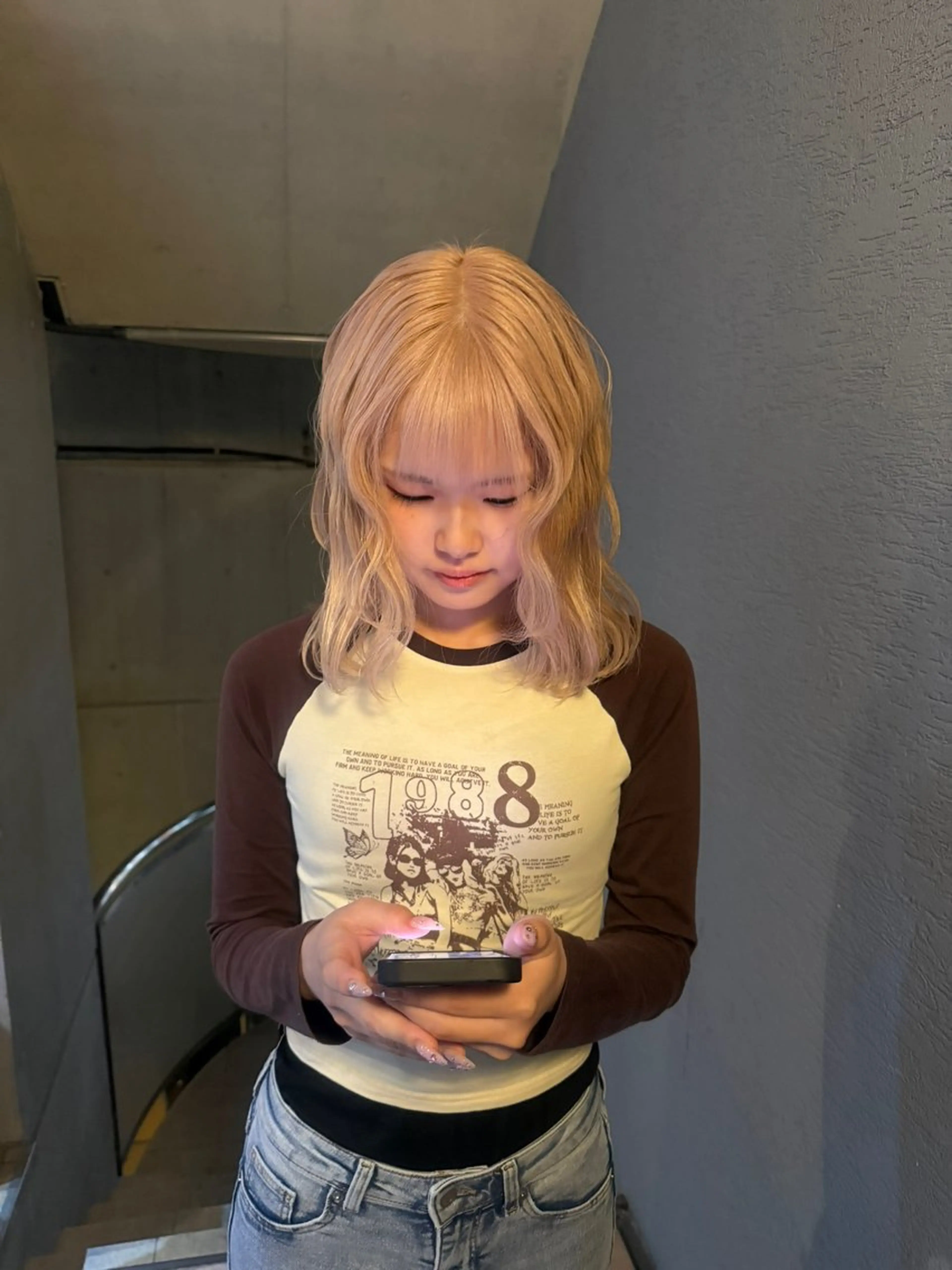 ミディアム カラー ベージュカラー ブリーチ ホワイトベージュ ヘアカラー トリートメント ミルクティーベージュ ブリーチ🖤サヤカのヘアスタイル