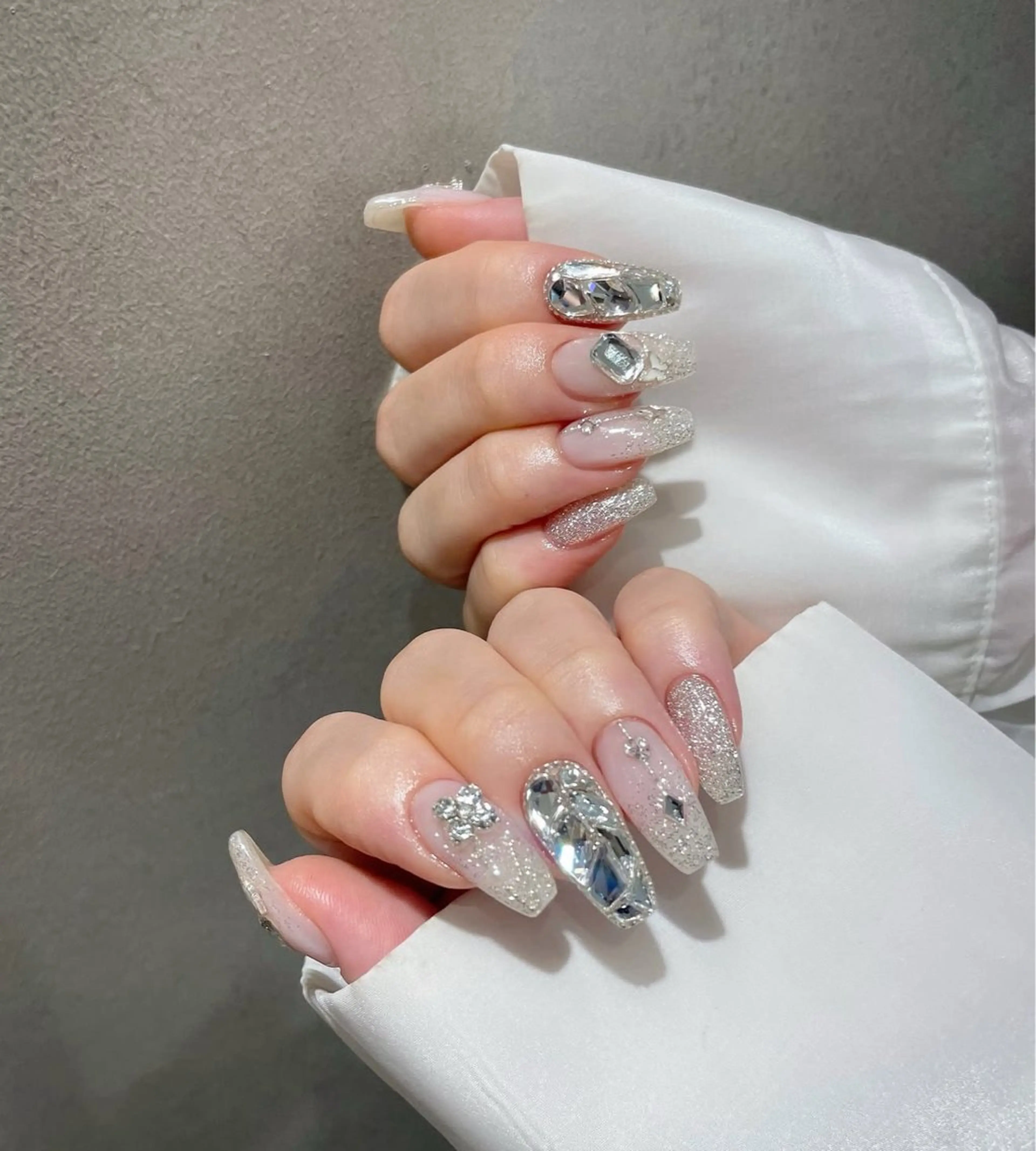 ネイル キラキラネイル マグネットネイル ぷっくりネイル 春ネイル ワンホンネイル ハンドネイル Lyna 池袋のネイルデザイン