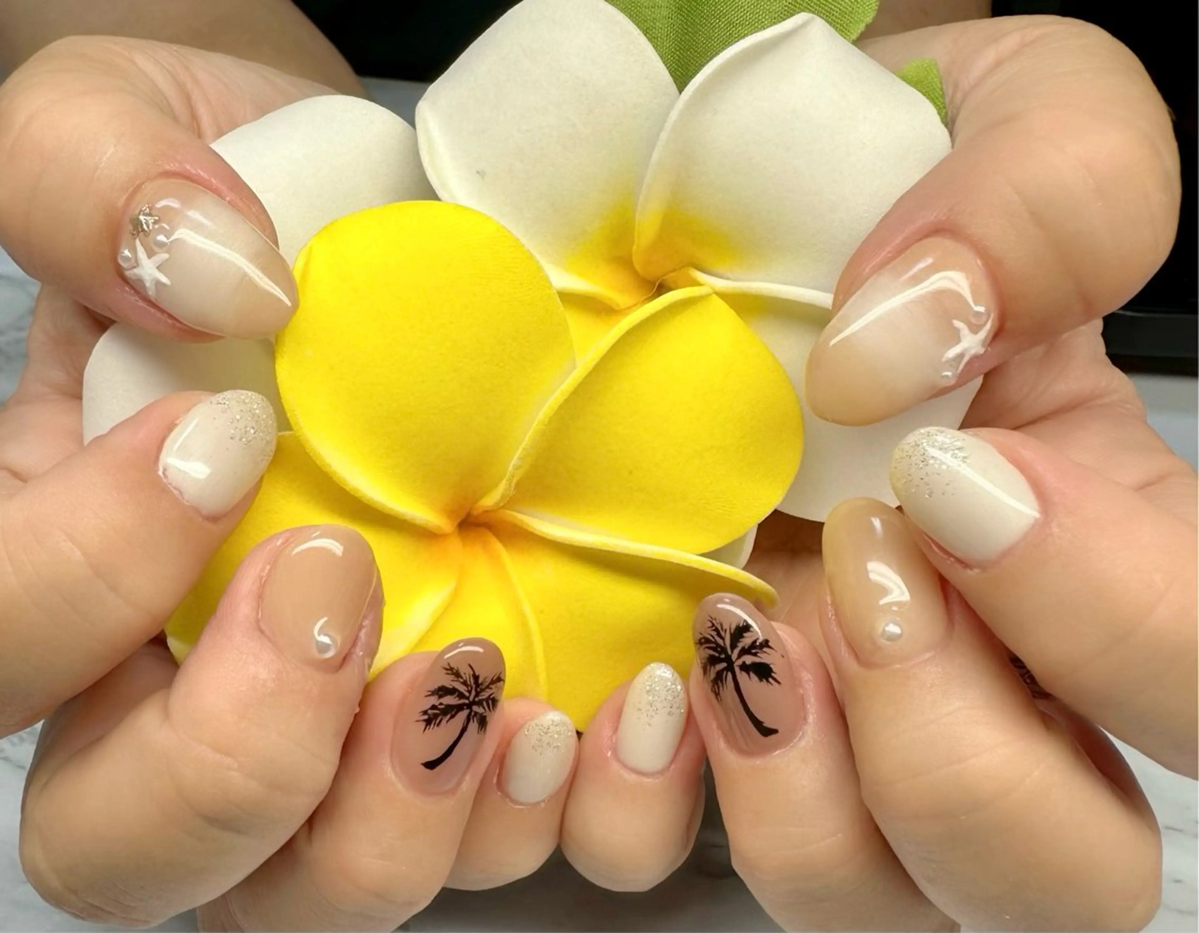 ネイル オーロラネイル 夏ネイル M.N_ nailのネイルデザイン