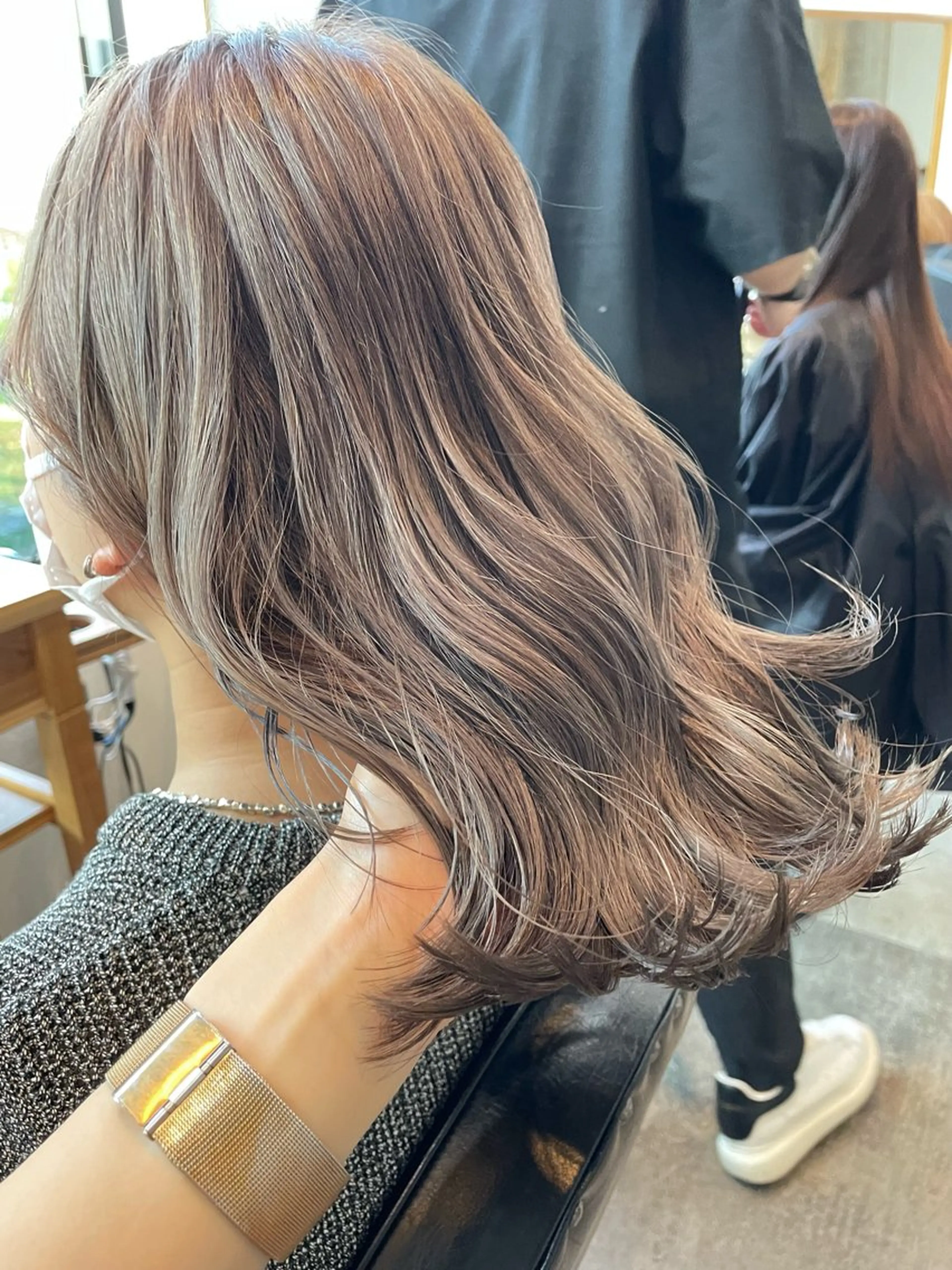 ミディアム ブリーチなしベージュ カラー佐藤華厘のヘアスタイル