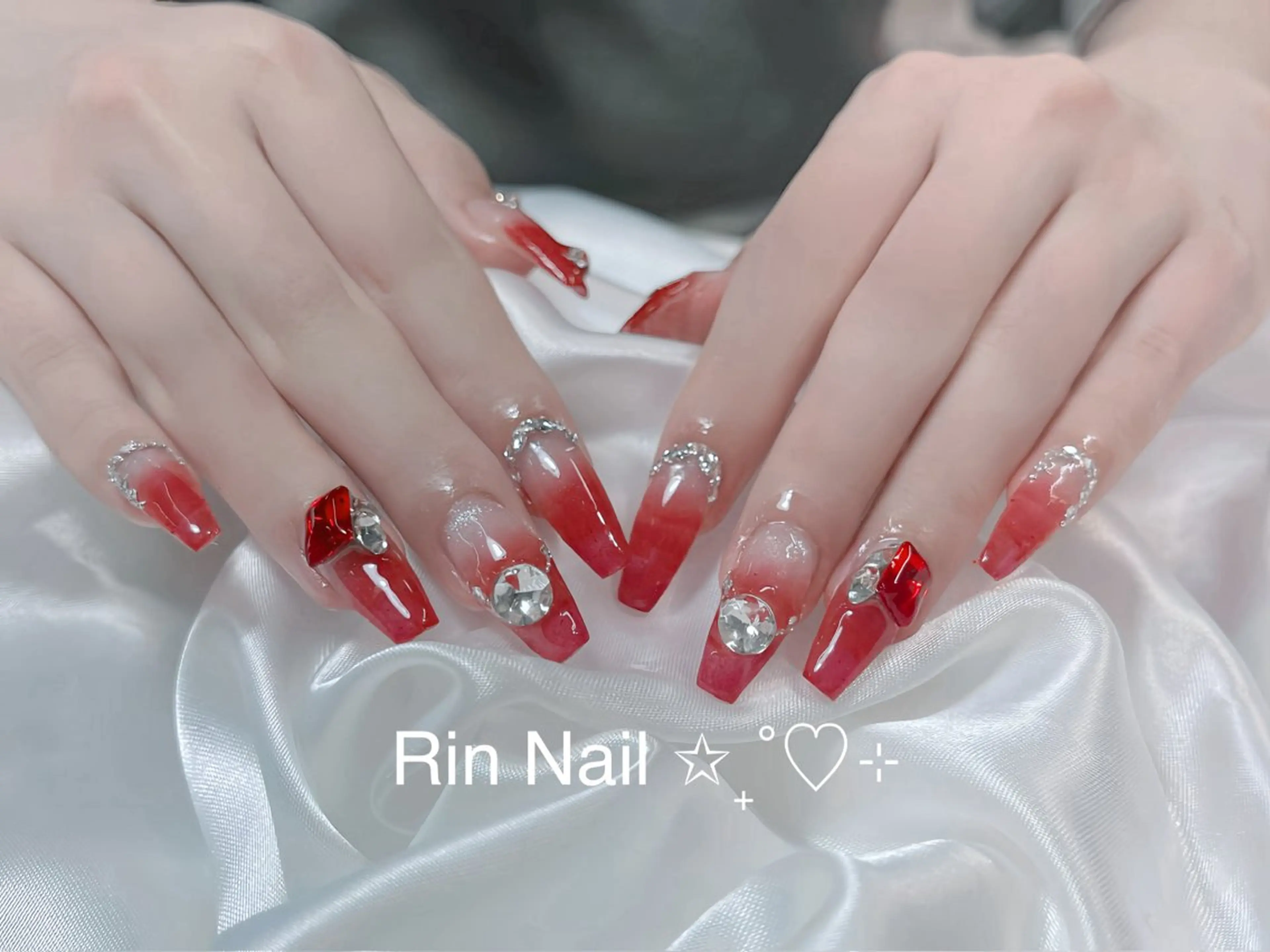 ネイル アートネイル チークネイル ジェルネイル ロングネイル マグネットネイル ハンドネイル Rin Nail 新大久保店のネイルデザイン