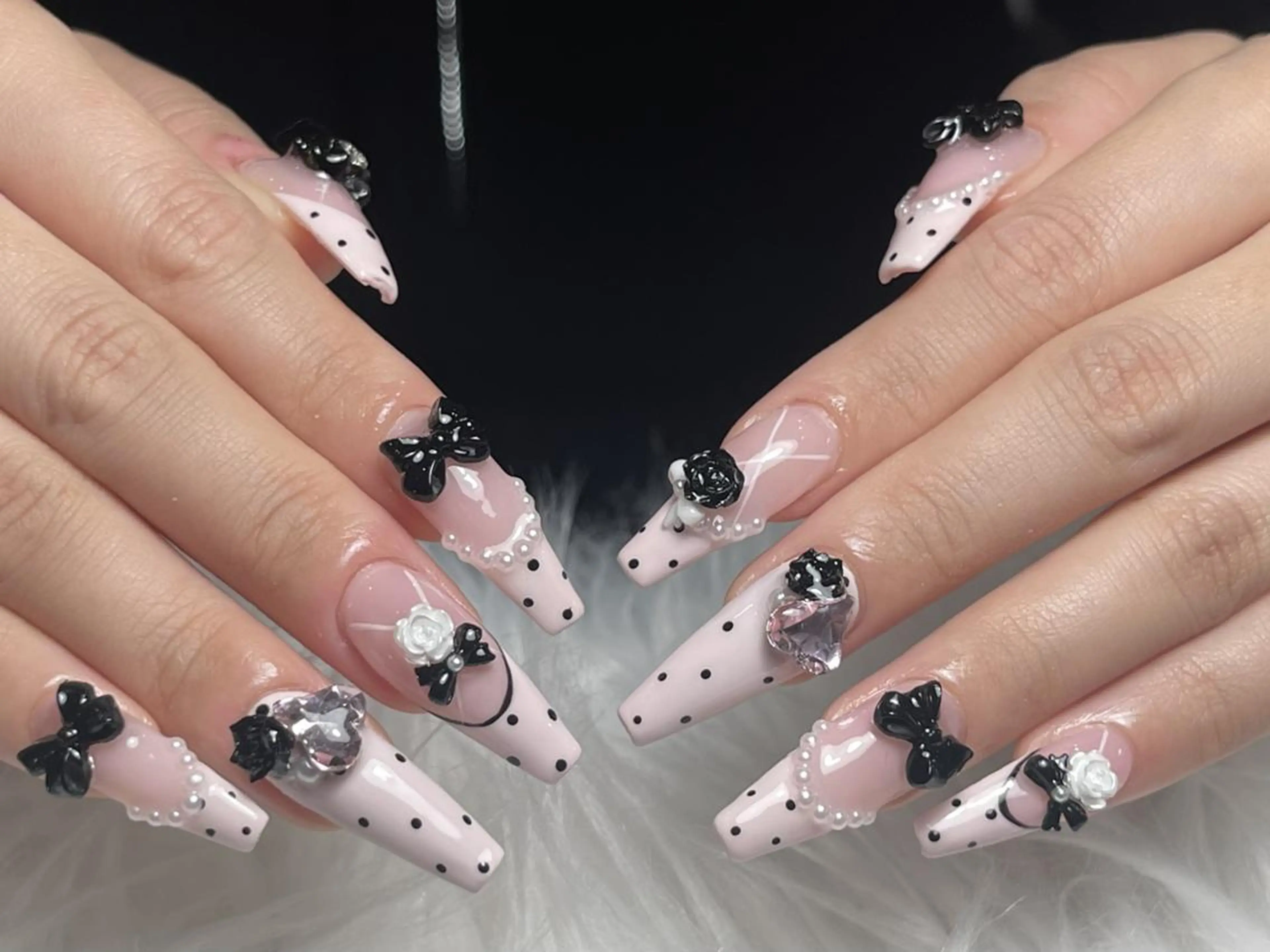 ネイル 長さ出し グラデーション 卒業式 キラキラネイル マグネットネイル ハンドネイル Mio💖Belle Nail Salonのネイルデザイン