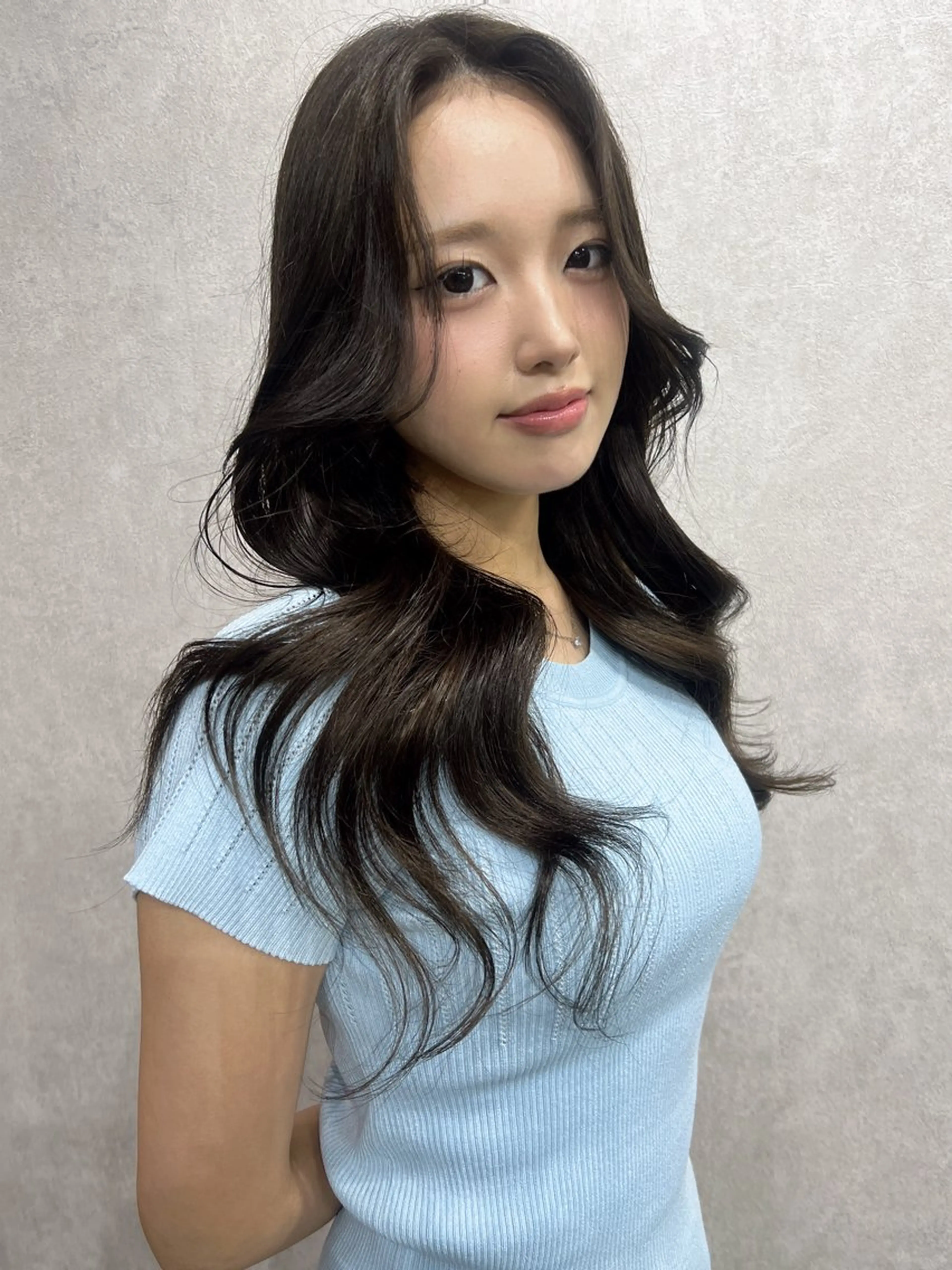 ロング カット ヘアカラー maya レイヤーカットのヘアスタイル