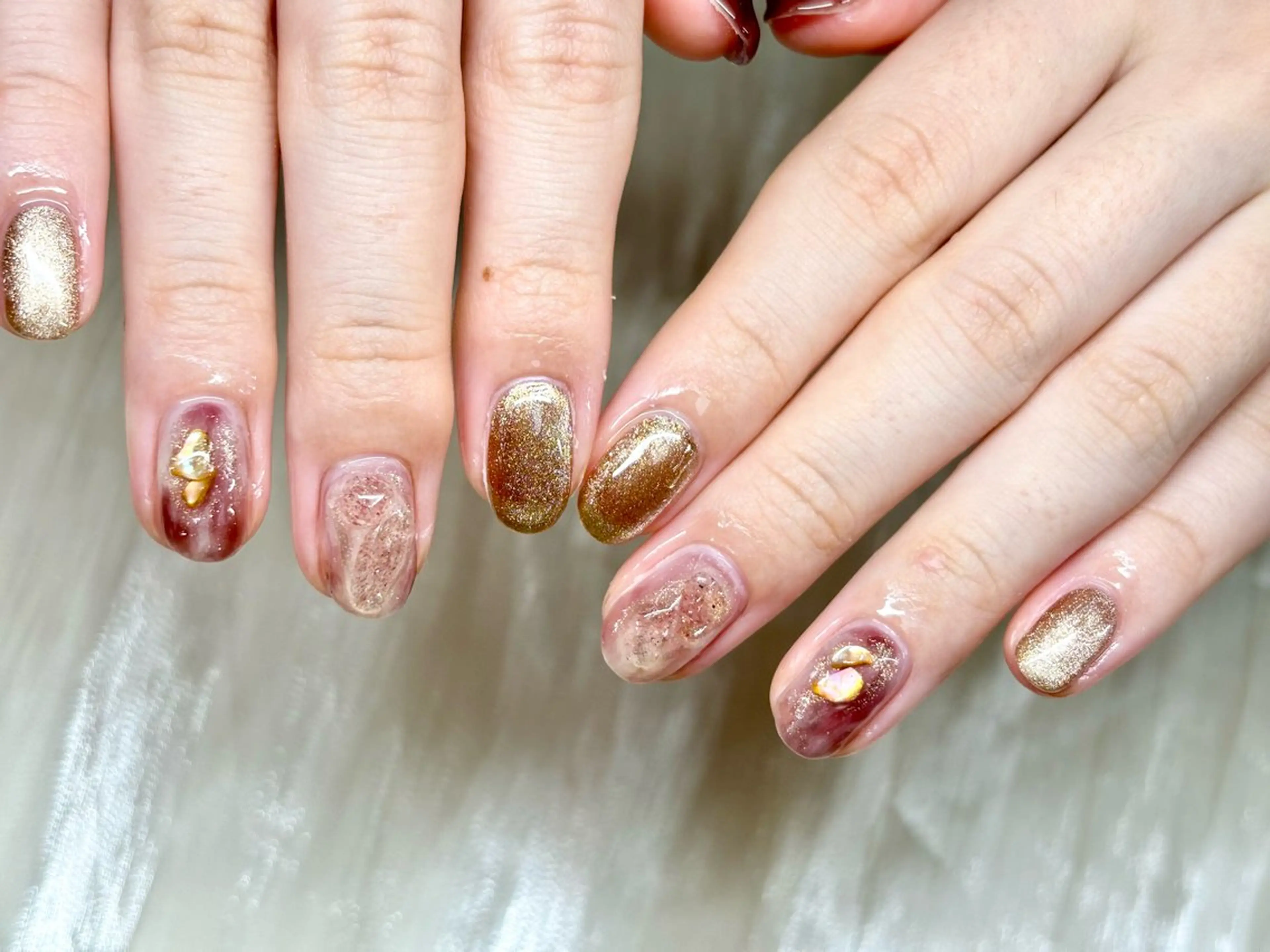 ネイル マグネットネイル ニュアンスネイル ぷっくりネイル ハンドネイル ハンドケア ETE LUNA NAILのネイルデザイン