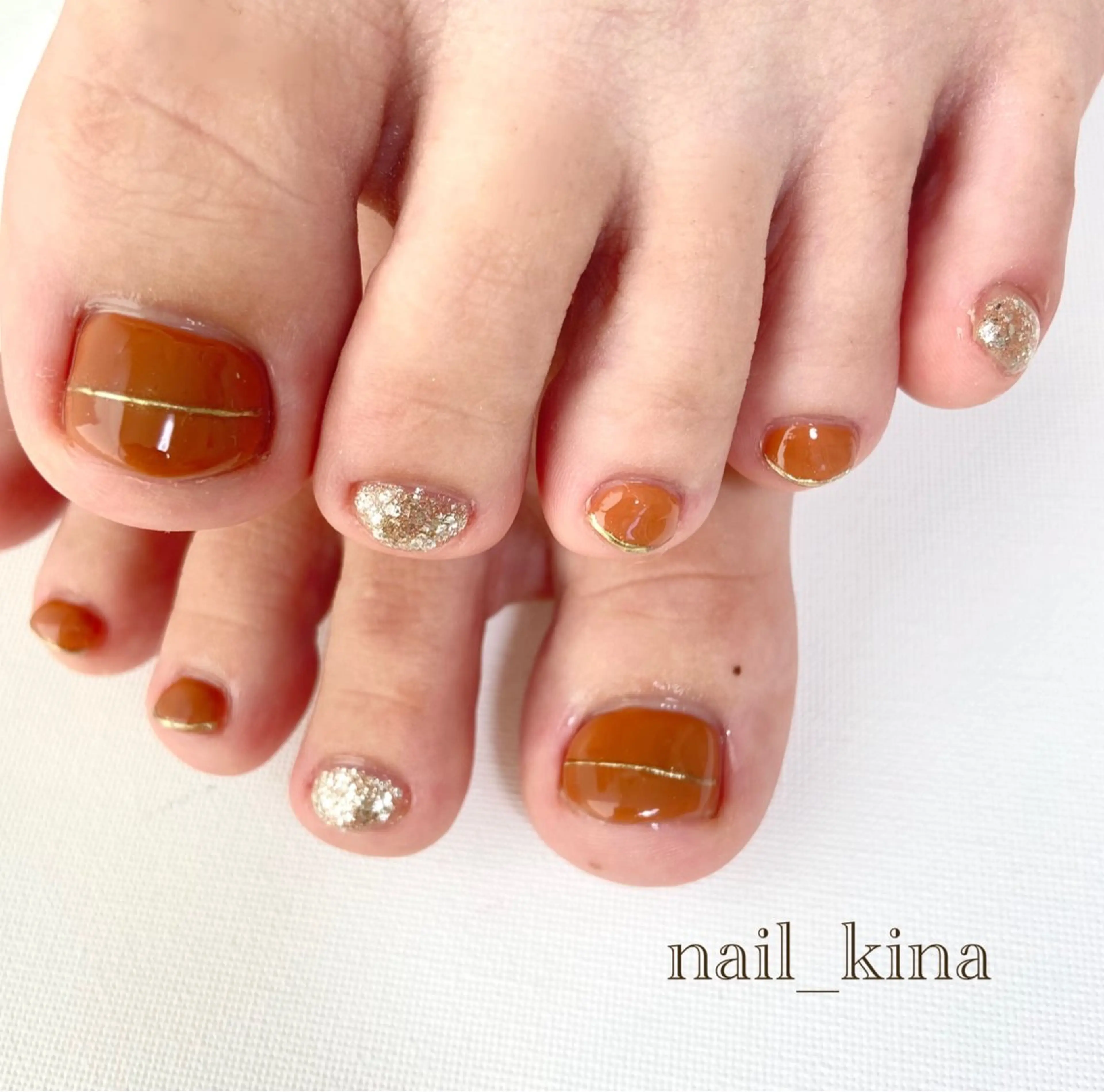 ネイル ブラウン フットネイル 持ち込み nail_ kinaのネイルデザイン