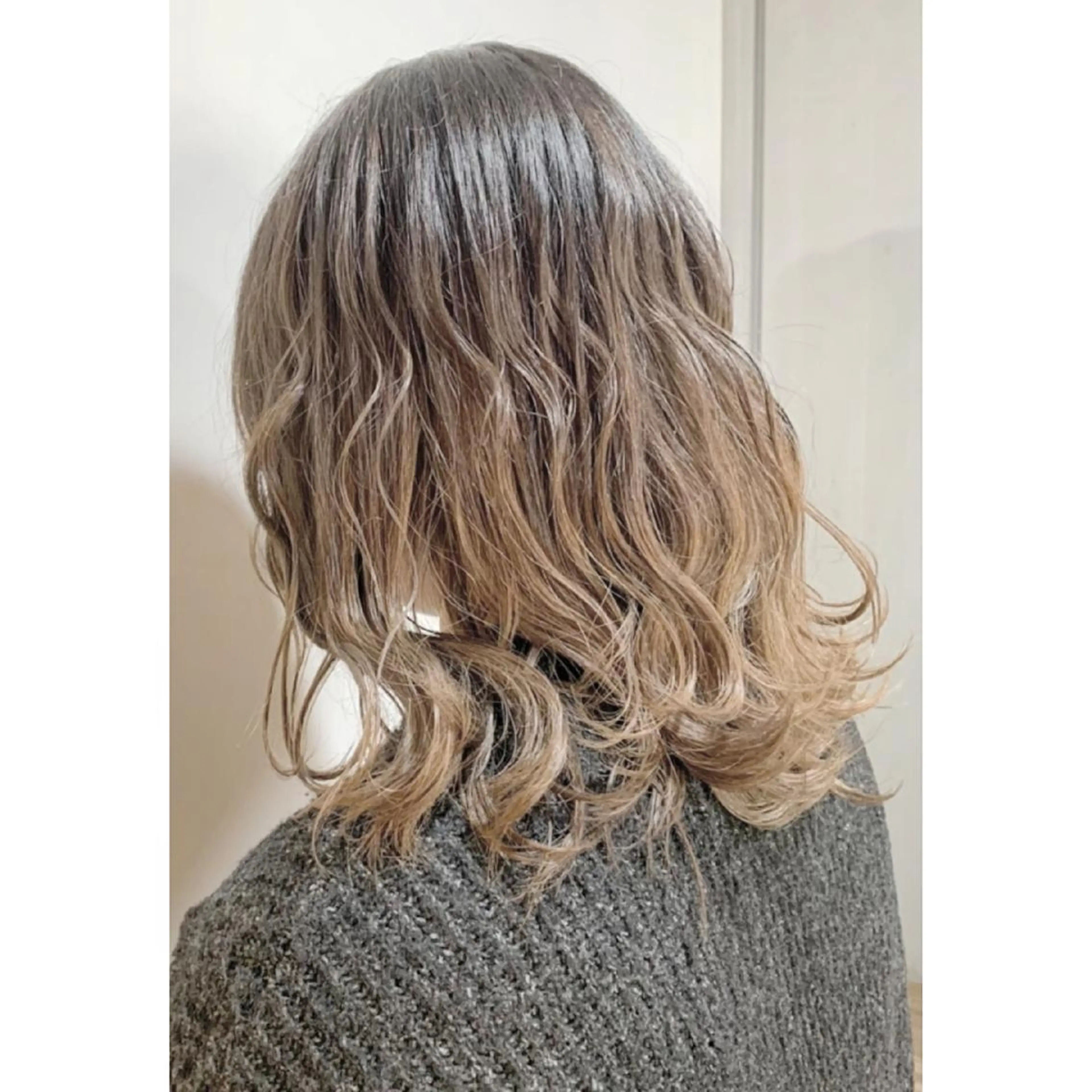 ミディアム カラー ヘアアレンジ バレイヤージュ ベージュカラー レイヤーカット 髪質改善サロン🍃 AIRI のヘアスタイル