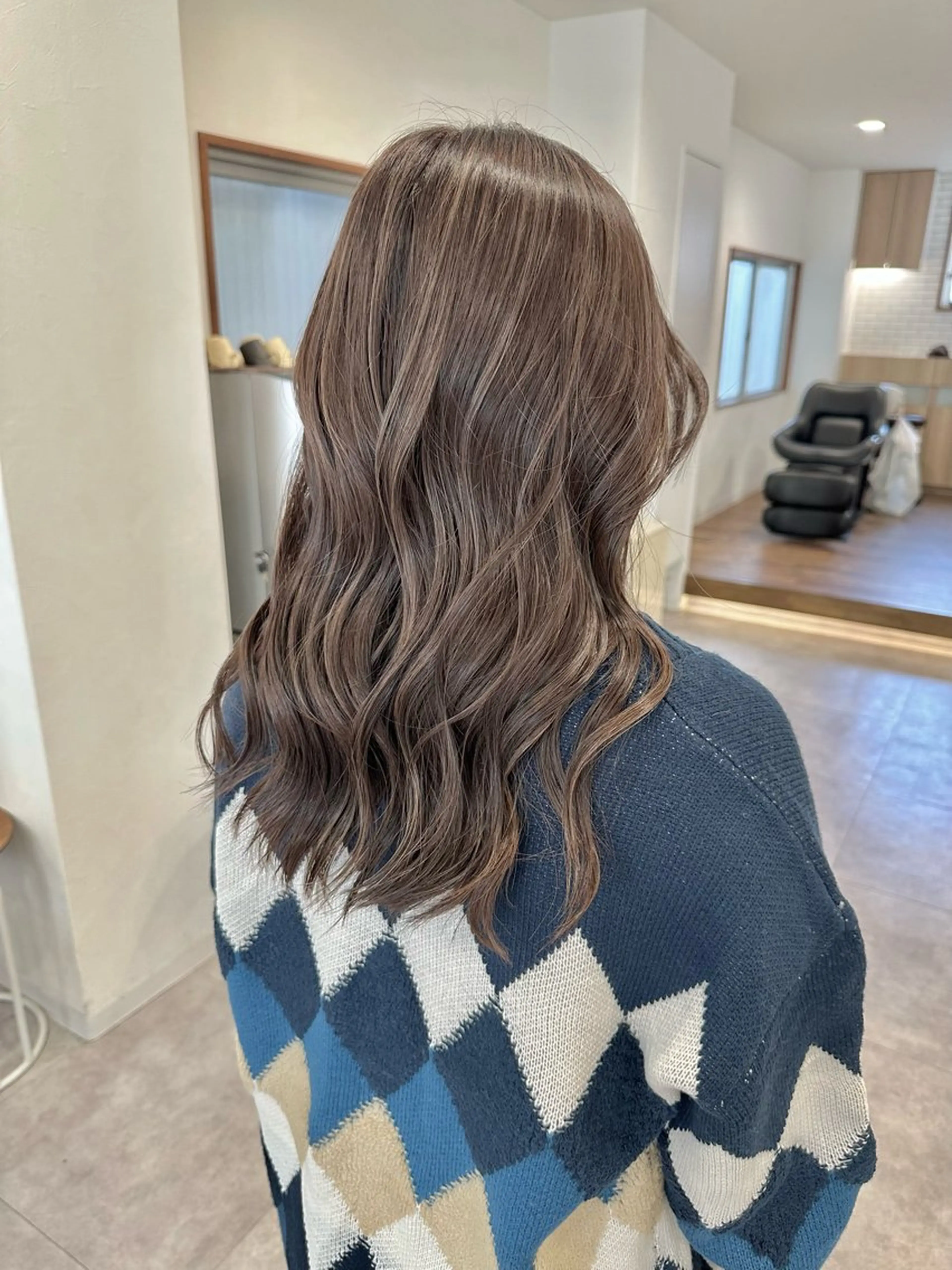 セミロング カラー ハイライトカラー ハイライト 白髪ぼかしハイライト レイヤー川口 元気のヘアスタイル